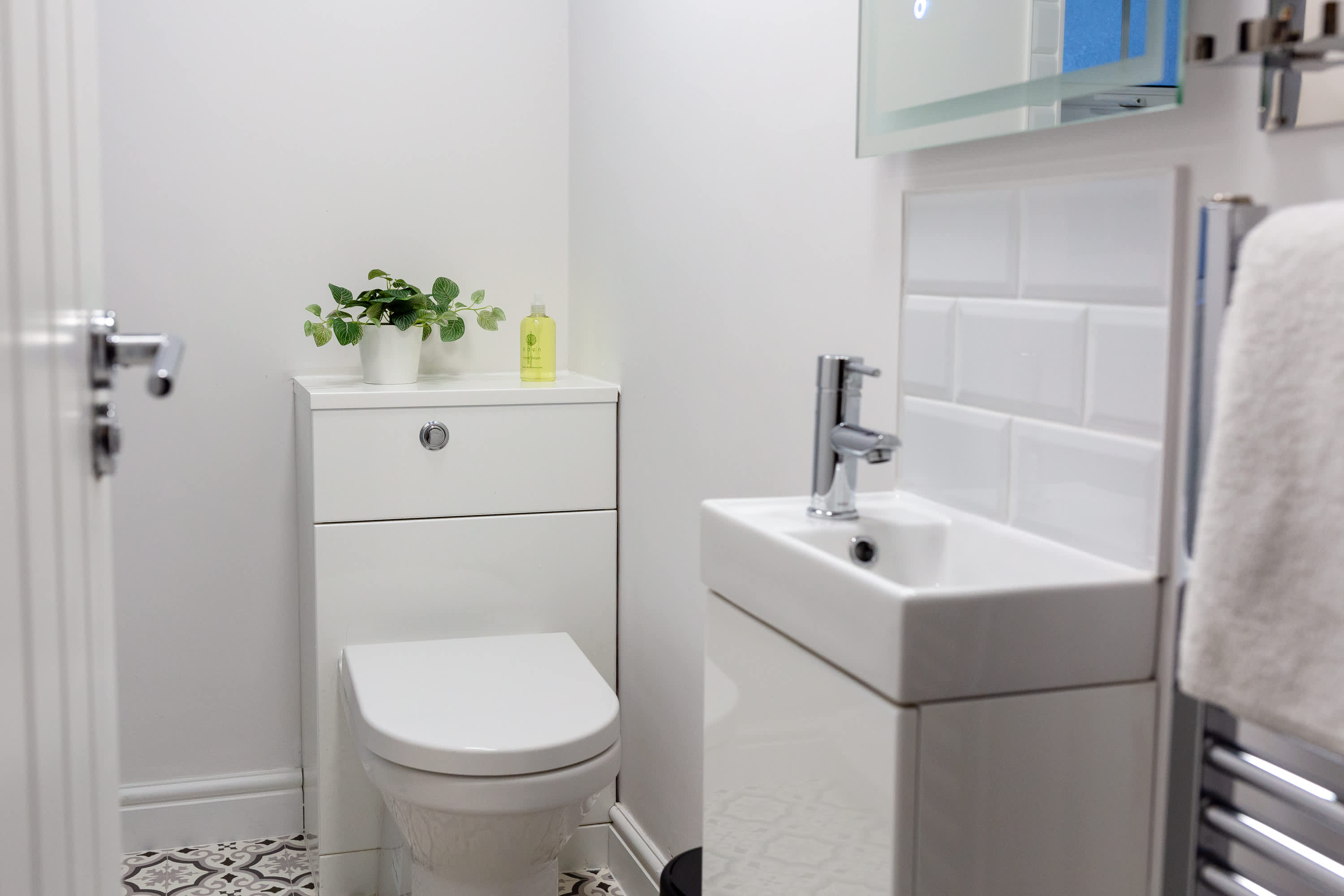 Loft-Style Studio with Skylights and Parking in Thorne Road 59 DN1 2EX - Property image 7 - VivreStays