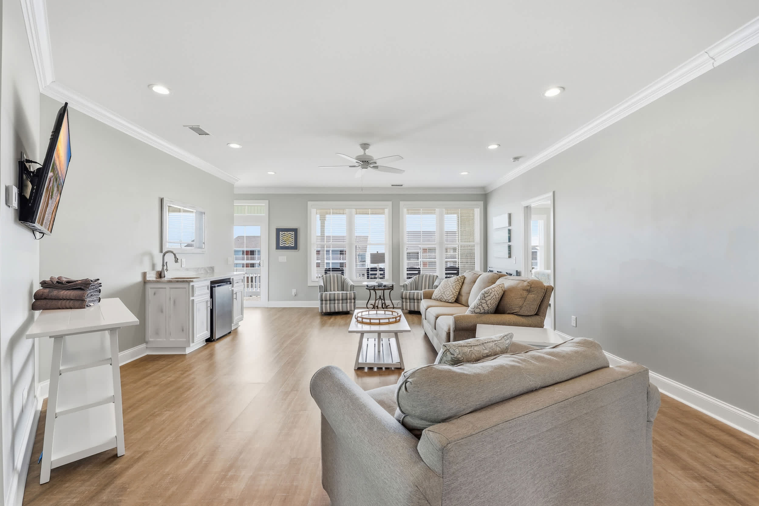 Anchor Down Luxury Ocean View Beach House w Pool