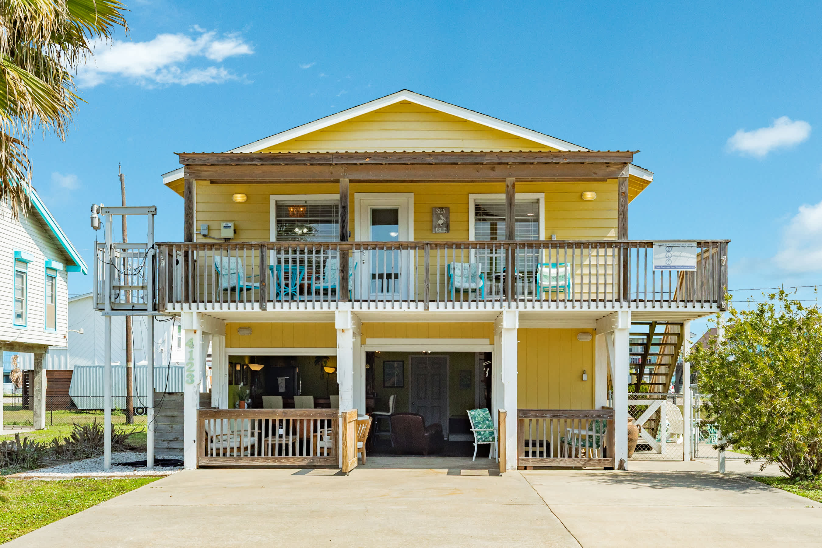 Pelican Pub Beach Bar Stage Family Fun 4 Sure