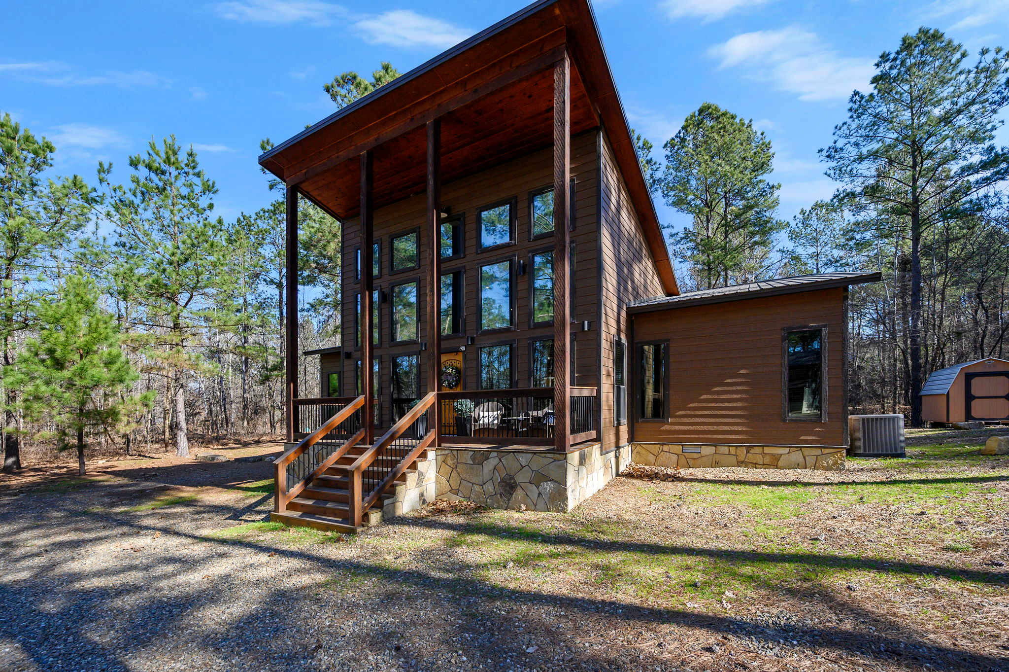 Hoot's Hideaway|spacious|family friendly|hot tub