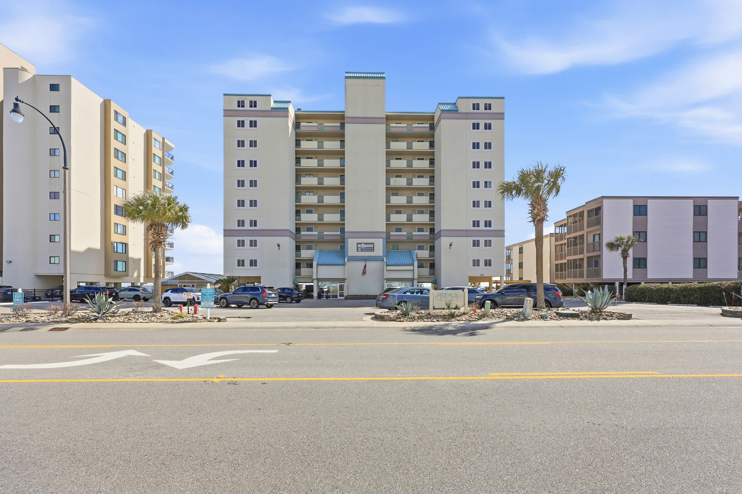 The Pinnacle Oceanfront Suite 2 Balconies  Top Location