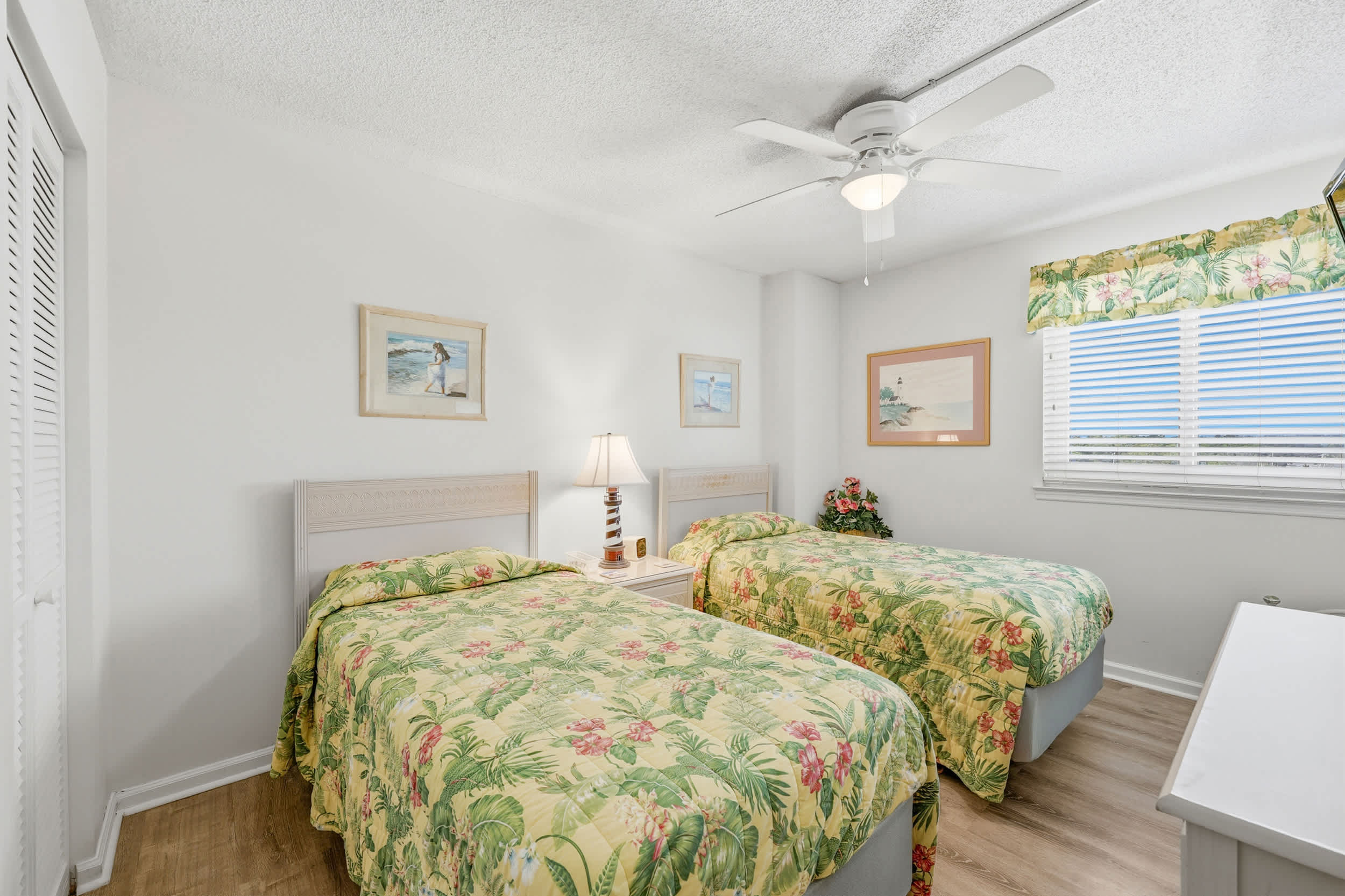 The Pinnacle Oceanfront Suite 2 Balconies  Top Location