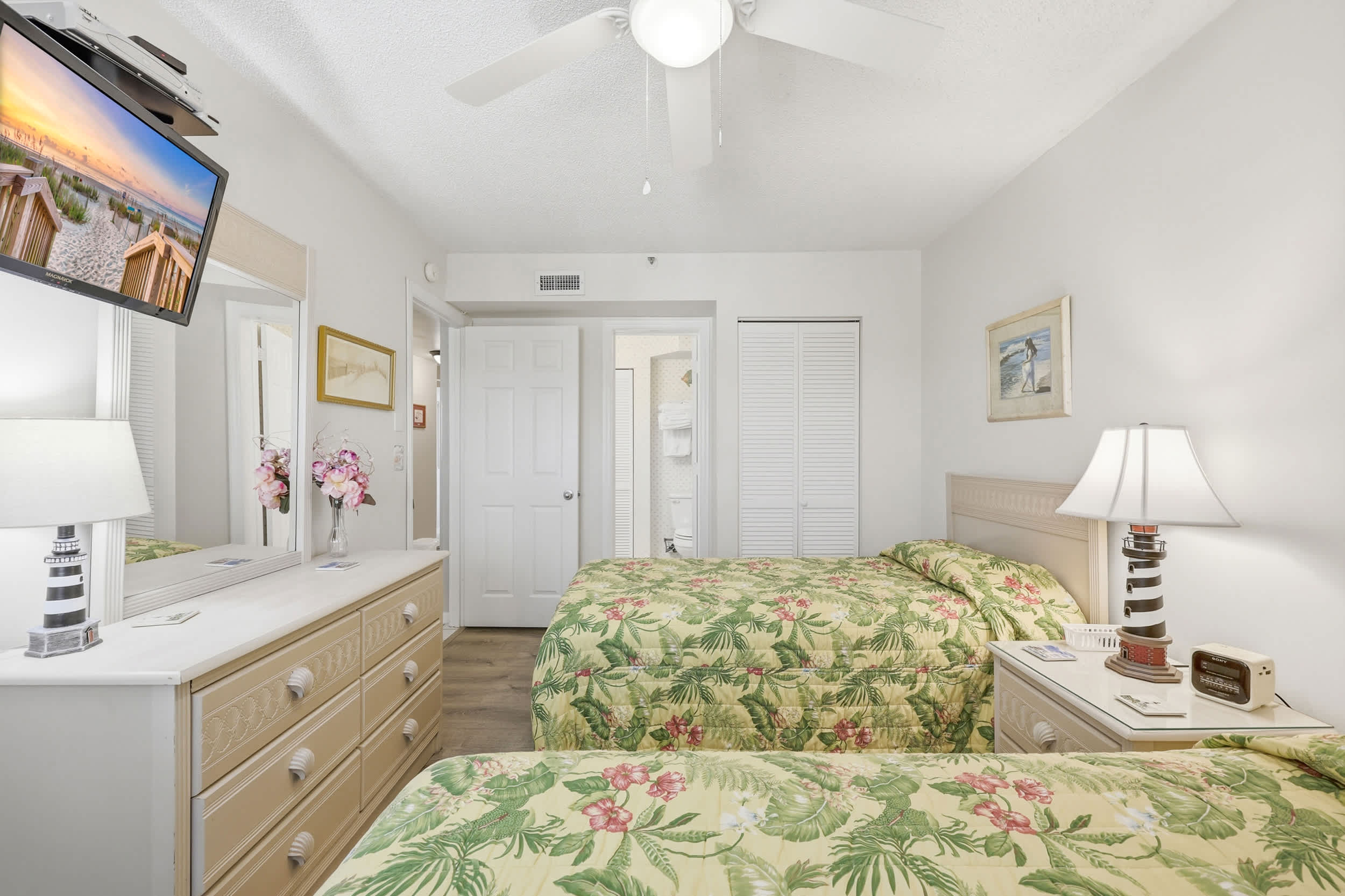 The Pinnacle Oceanfront Suite 2 Balconies  Top Location