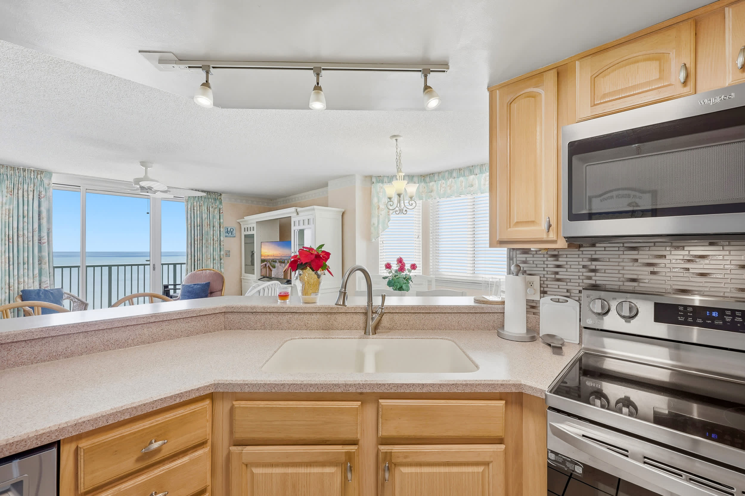 The Pinnacle Oceanfront Suite 2 Balconies  Top Location