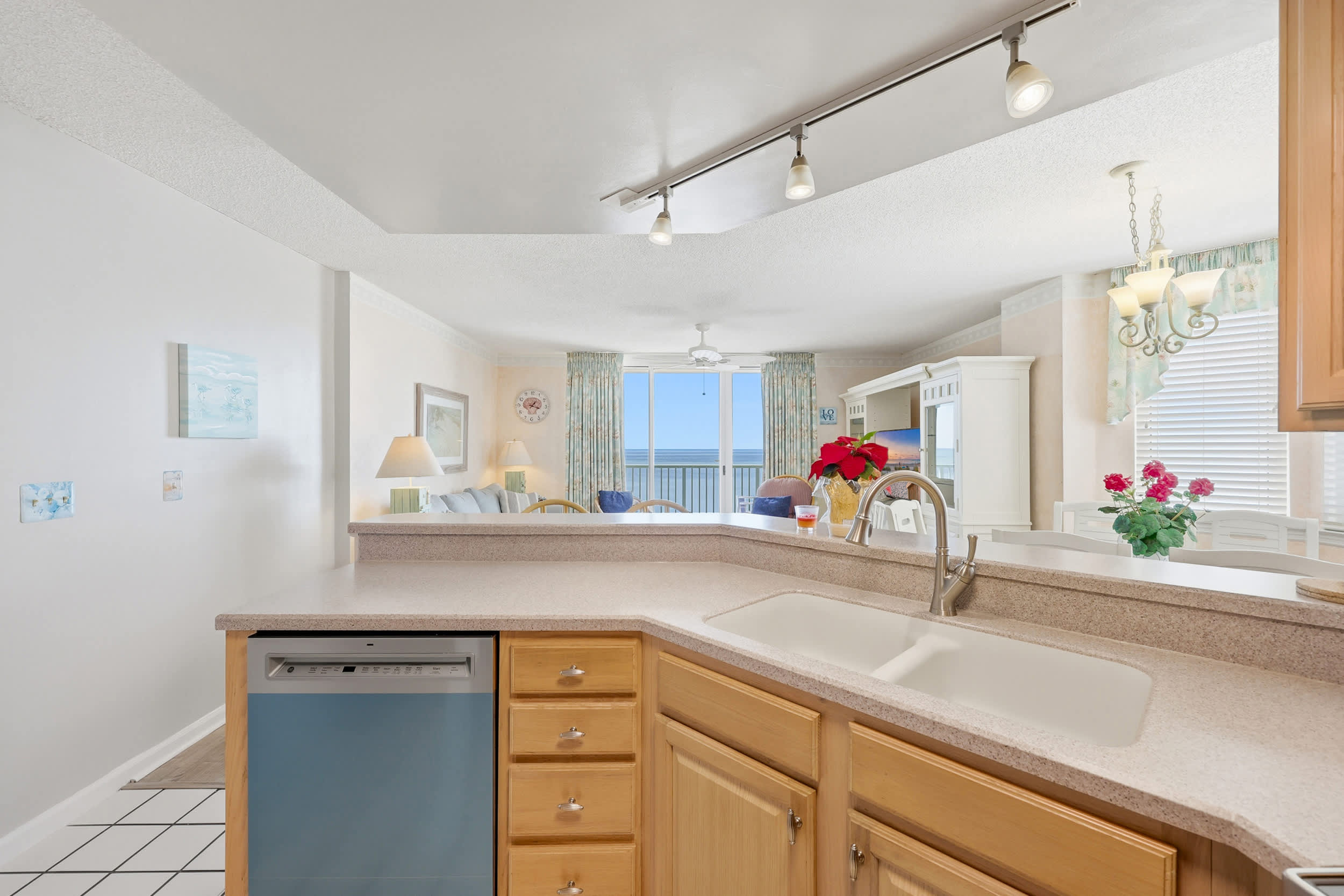 The Pinnacle Oceanfront Suite 2 Balconies  Top Location