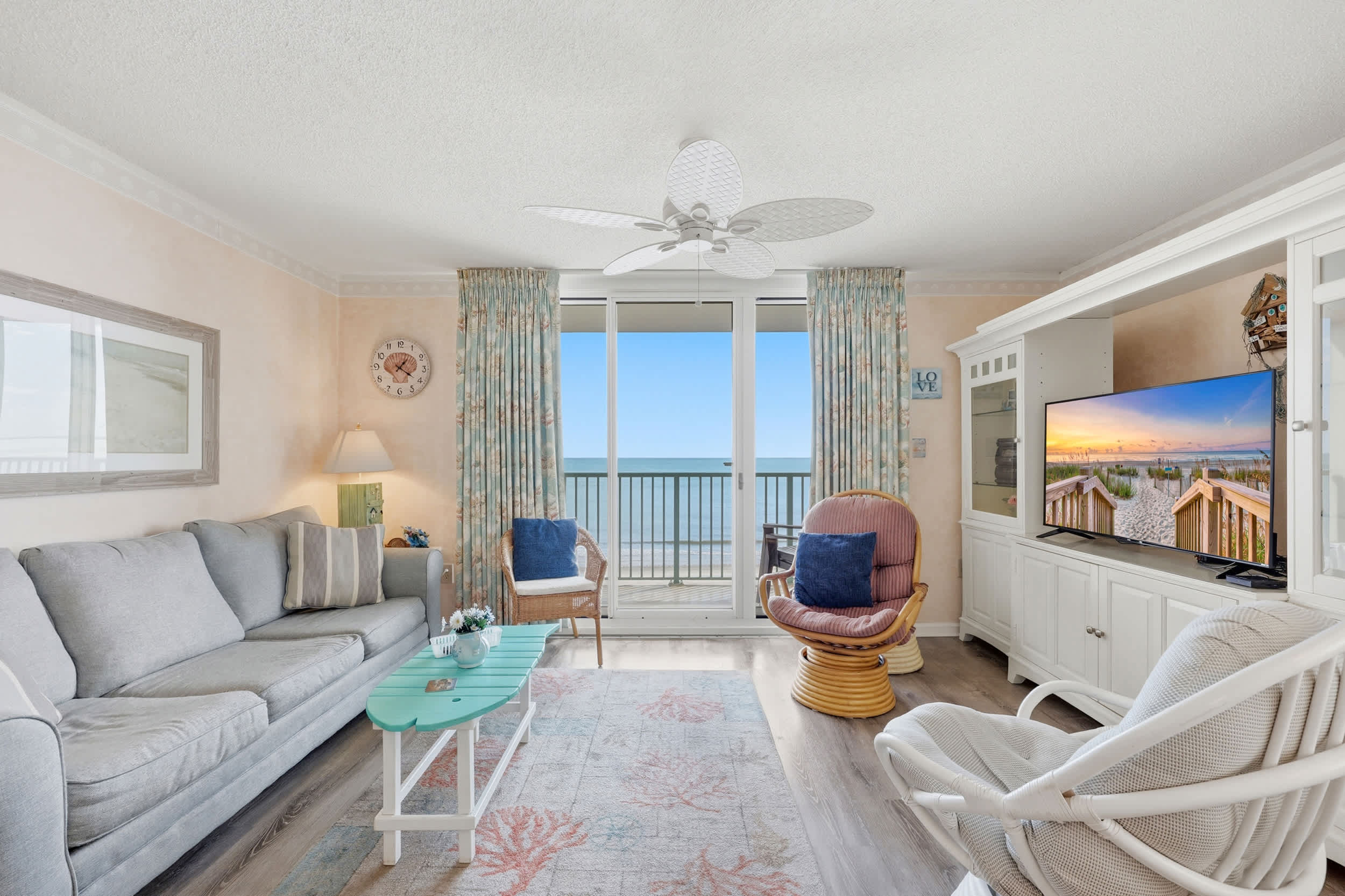 The Pinnacle Oceanfront Suite 2 Balconies  Top Location