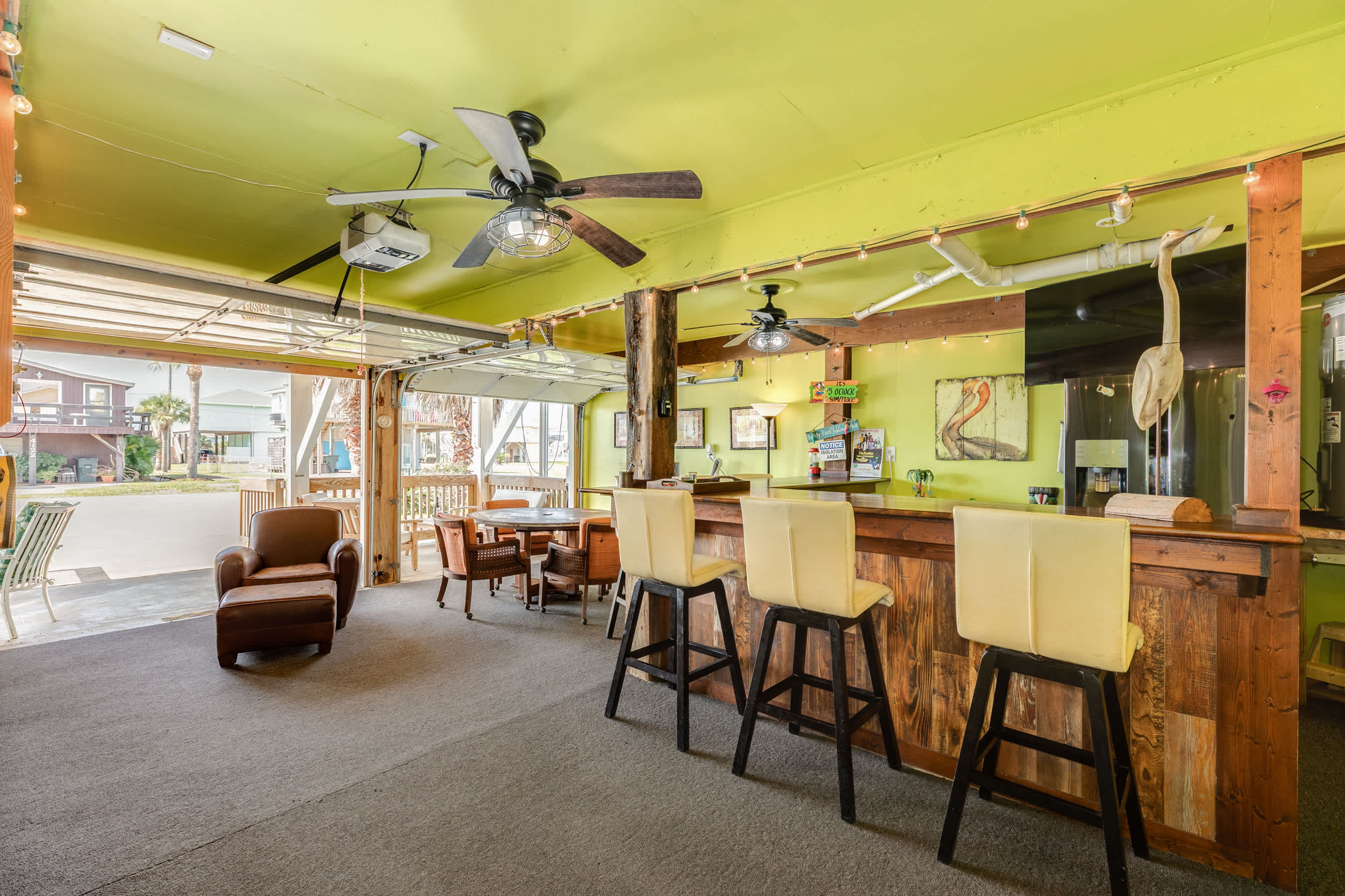 Fantastic indoor/outdoor entertainment space