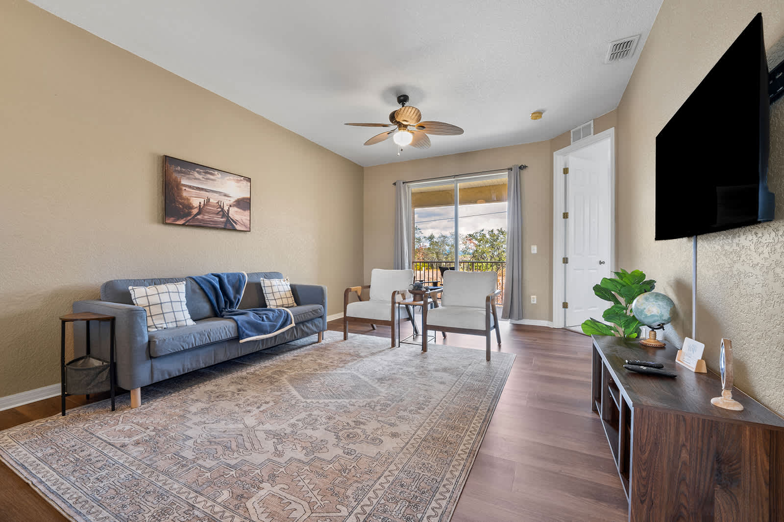 Cozy 3BR condo w/ pool, hot tub & balcony