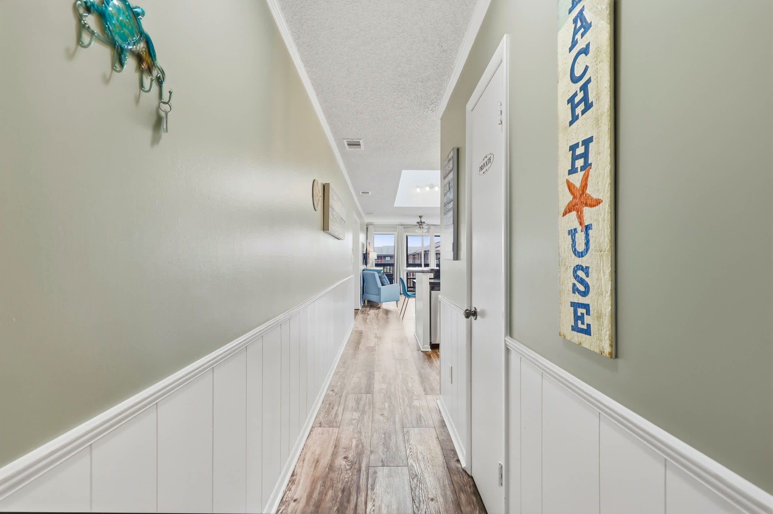 Sea Blue Suite at Tilghman w Pool and Pickleball