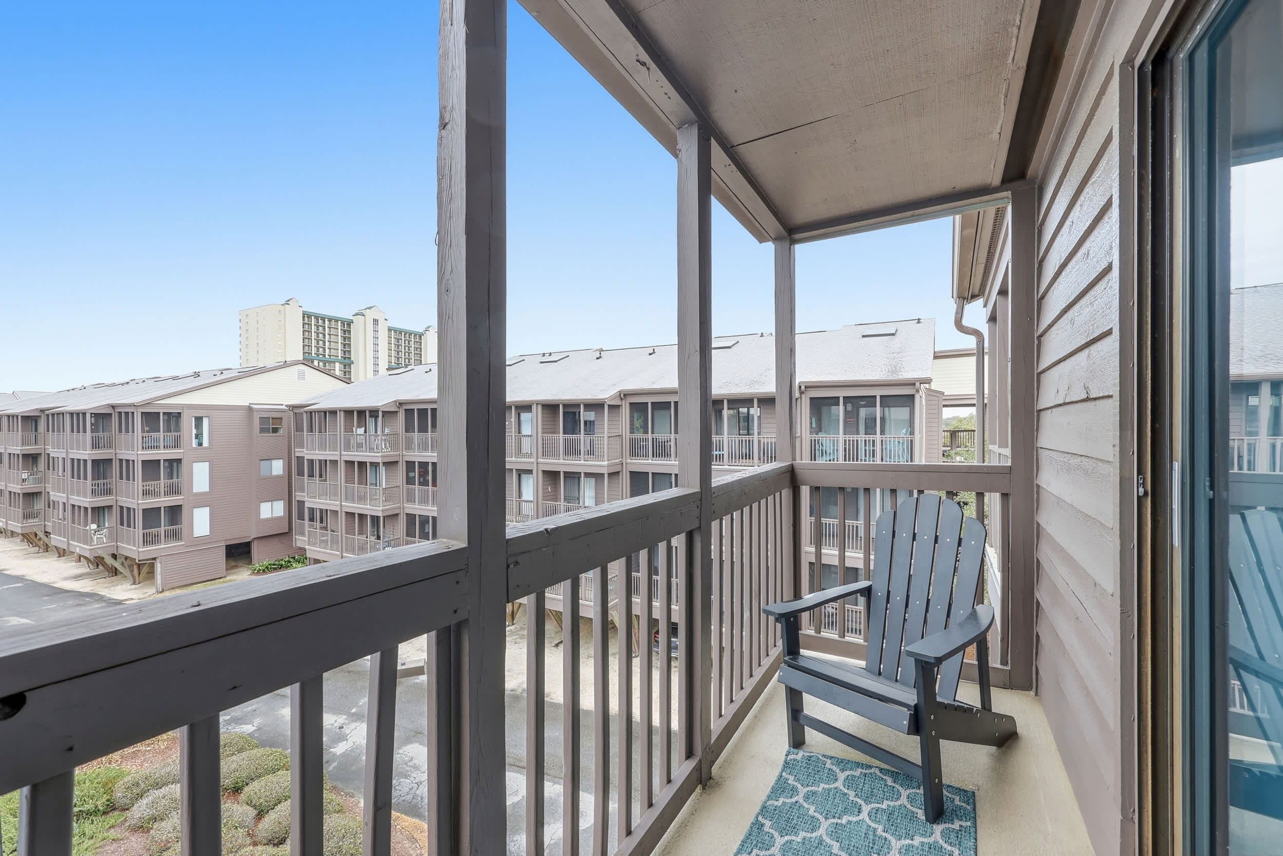 Sea Blue Suite at Tilghman w Pool and Pickleball