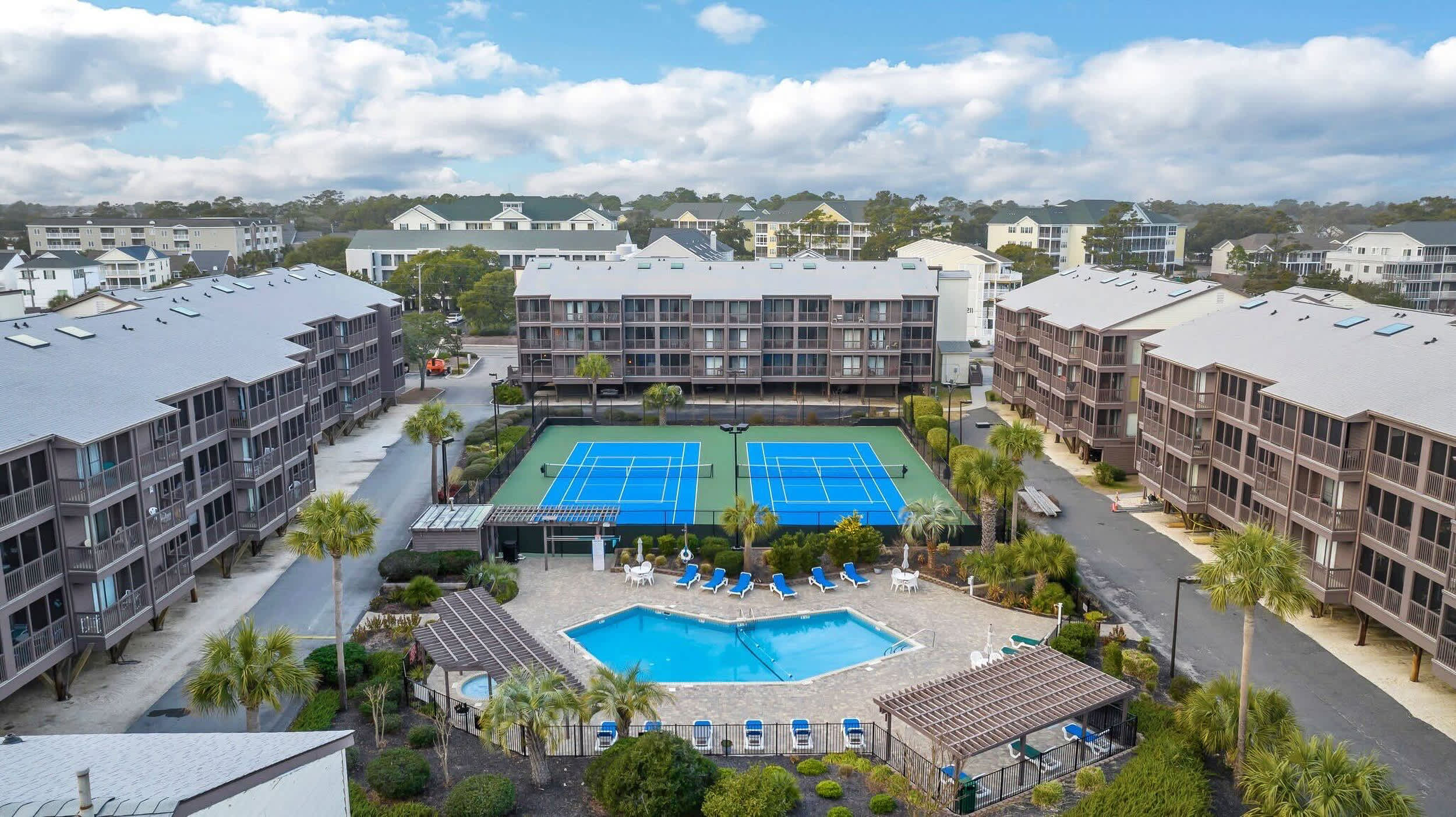 Sea Blue Suite at Tilghman w Pool and Pickleball