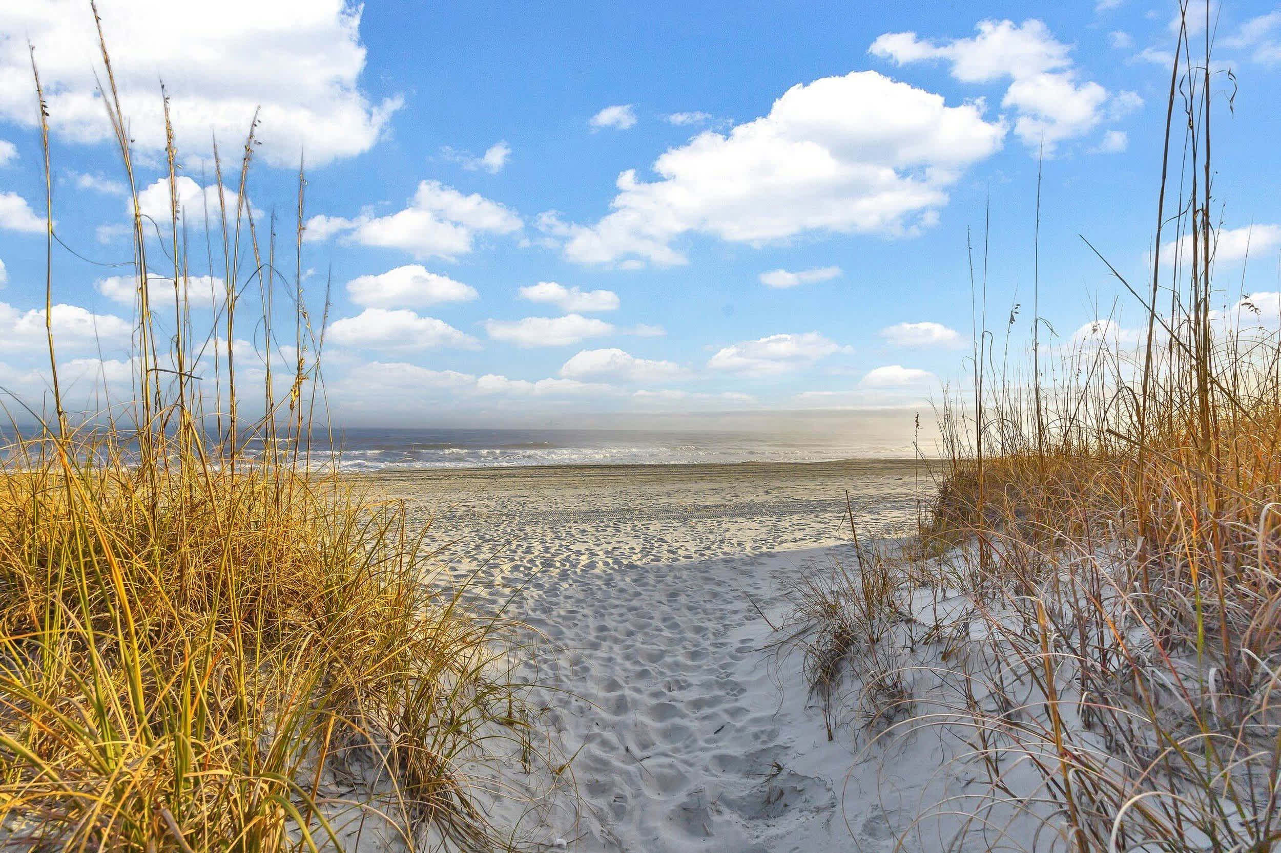 Sea Blue Suite at Tilghman w Pool and Pickleball