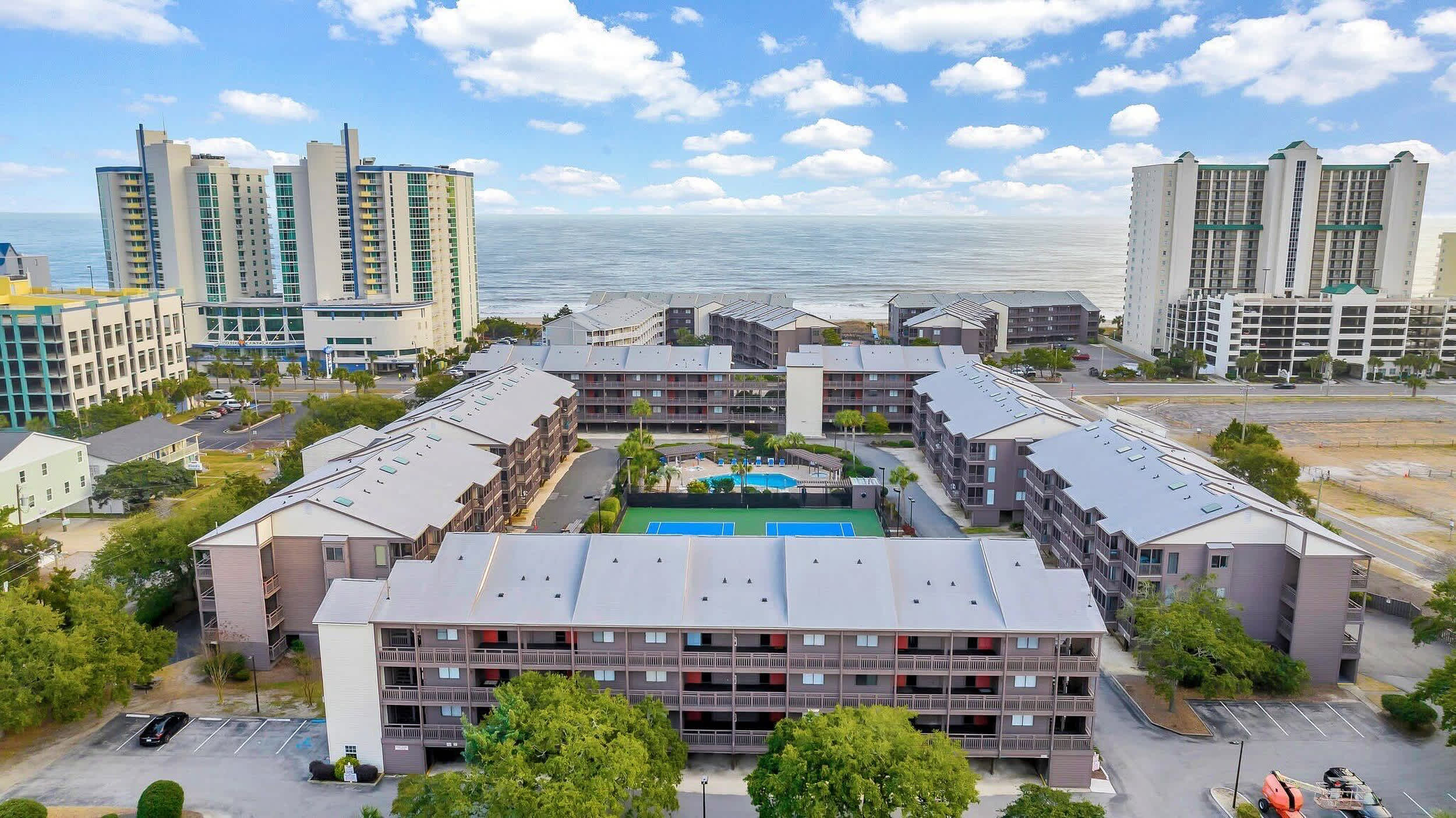 Sea Blue Suite at Tilghman w Pool and Pickleball