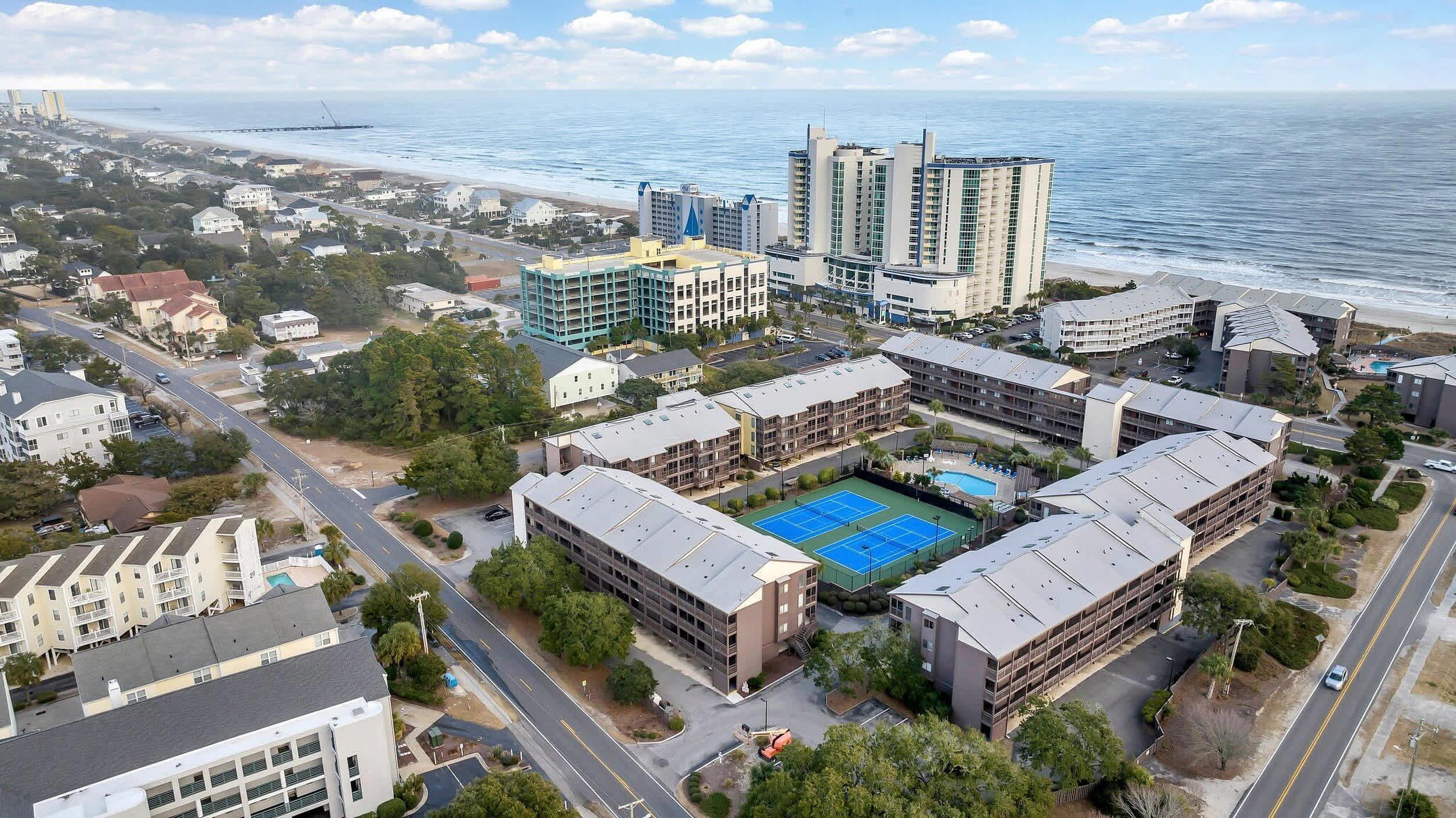 Sea Blue Suite at Tilghman w Pool and Pickleball