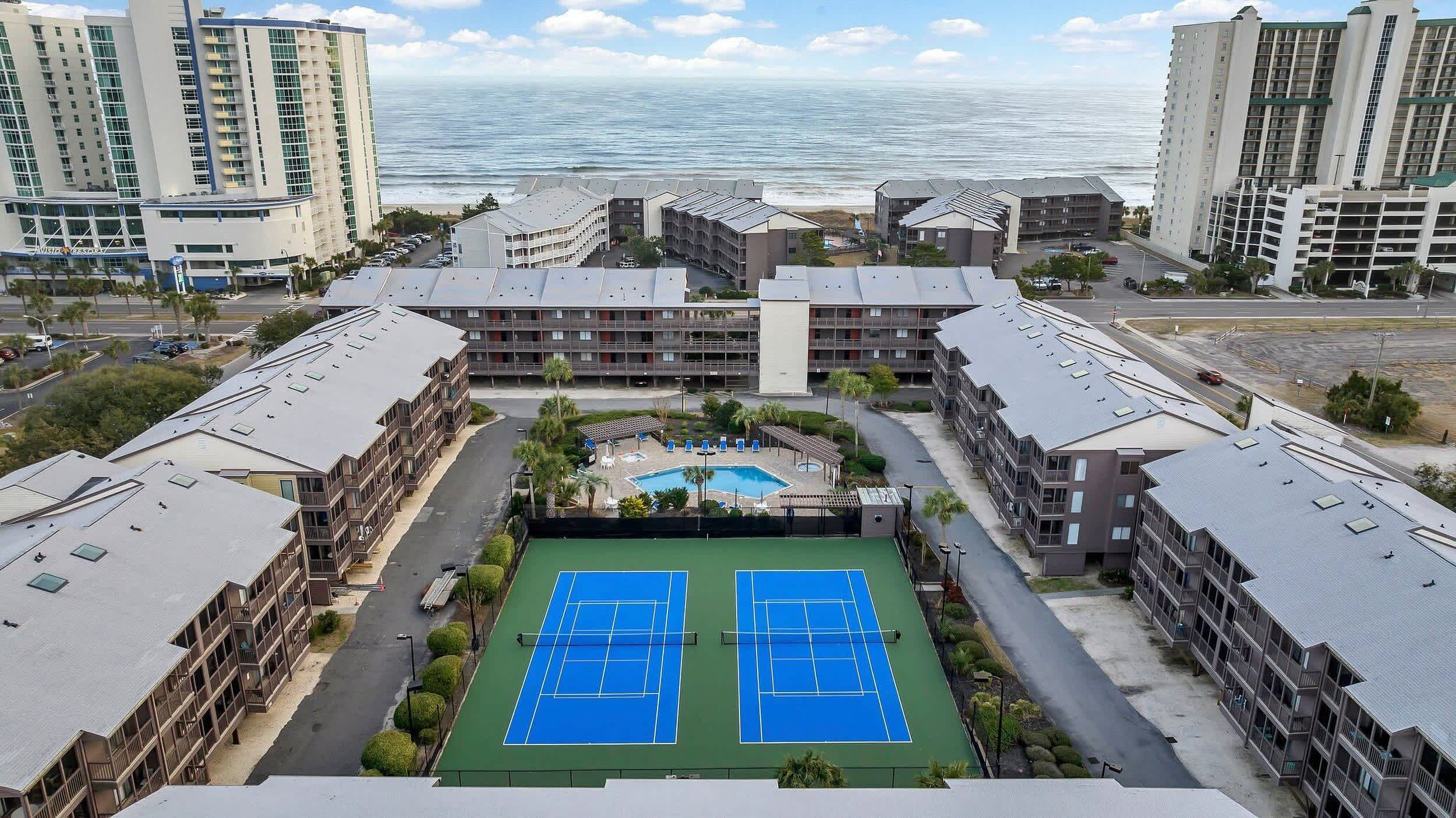 Sea Blue Suite at Tilghman w Pool and Pickleball