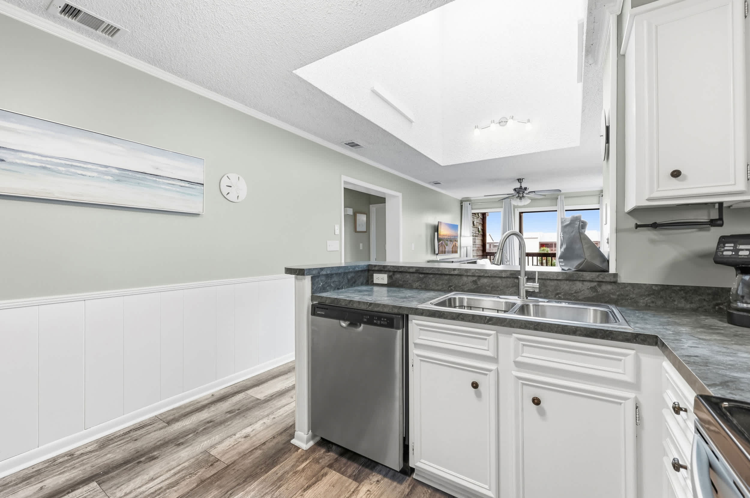 Sea Blue Suite at Tilghman w Pool and Pickleball