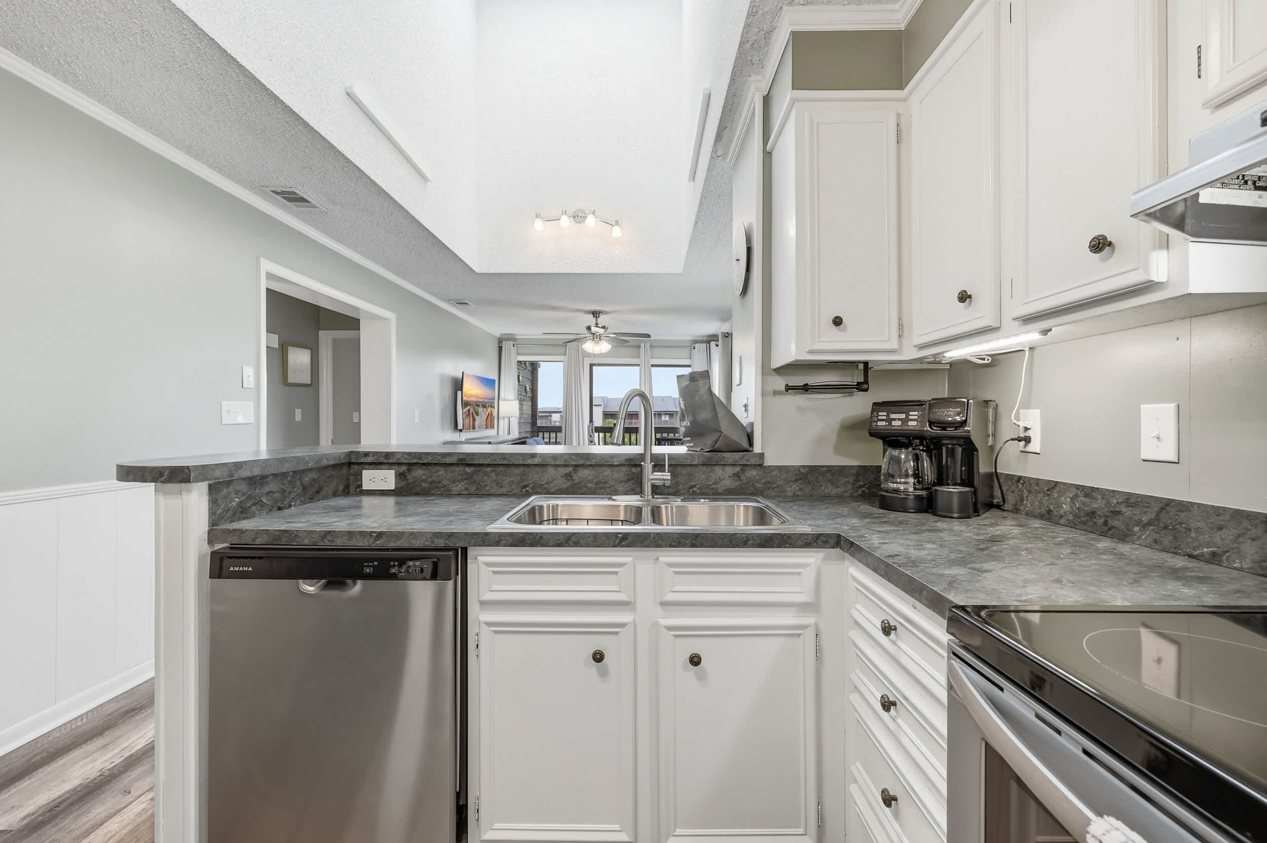 Sea Blue Suite at Tilghman w Pool and Pickleball