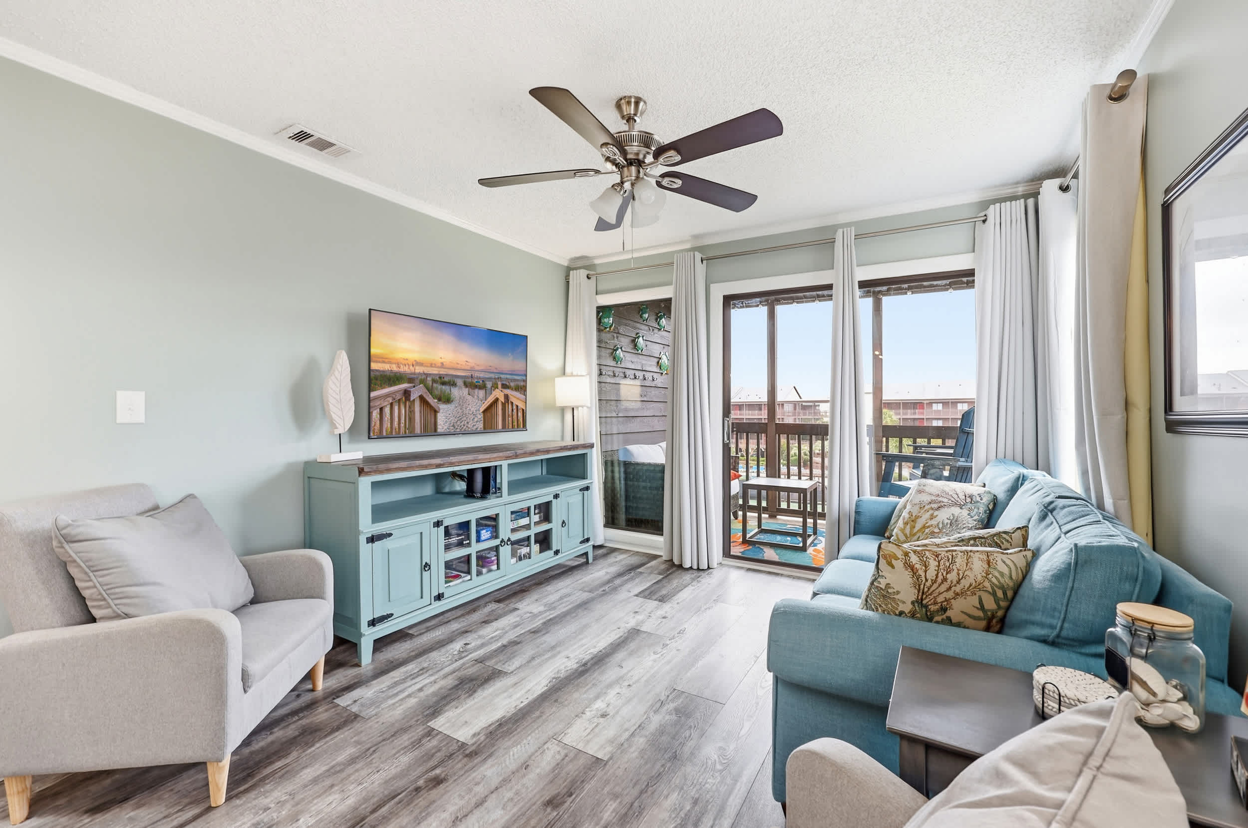 Sea Blue Suite at Tilghman w Pool and Pickleball