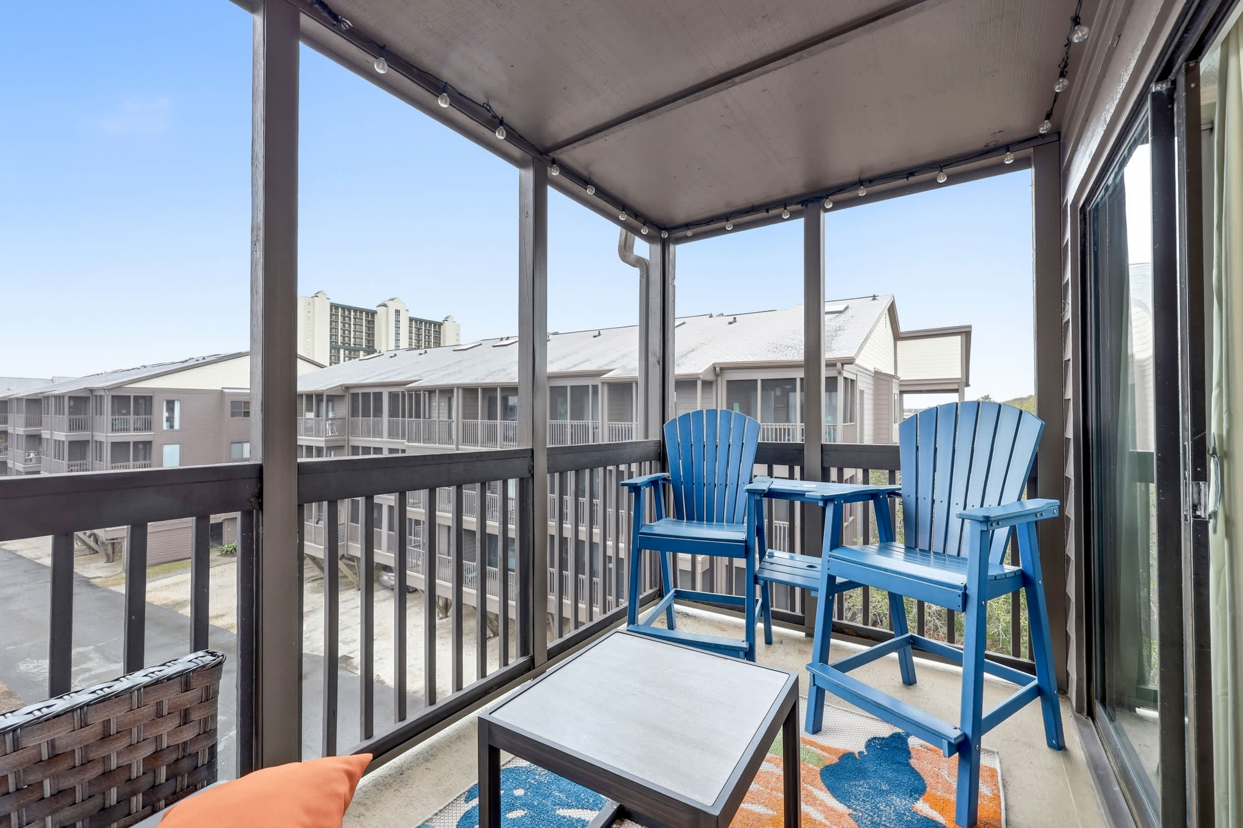 Sea Blue Suite at Tilghman w Pool and Pickleball