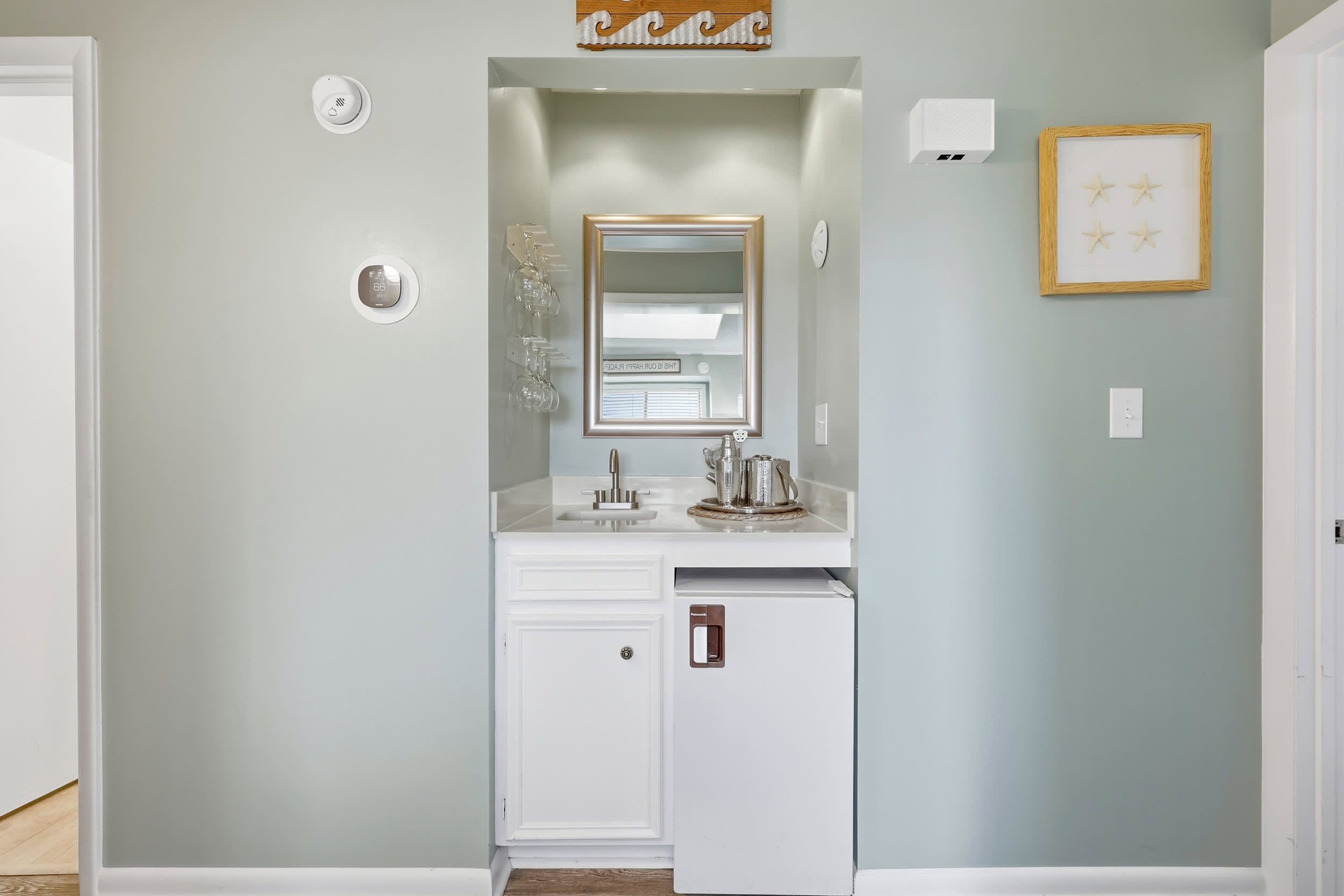 Sea Blue Suite at Tilghman w Pool and Pickleball