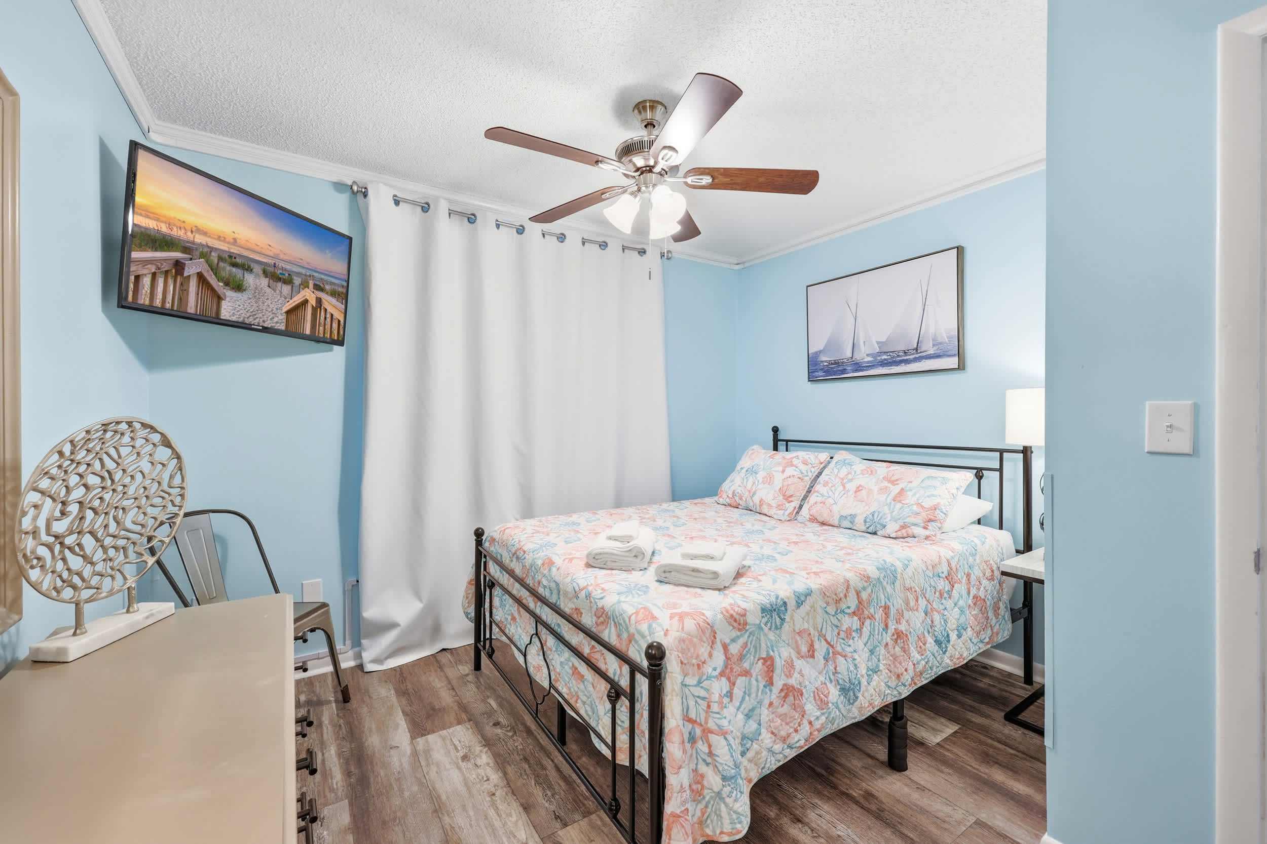 Sea Blue Suite at Tilghman w Pool and Pickleball