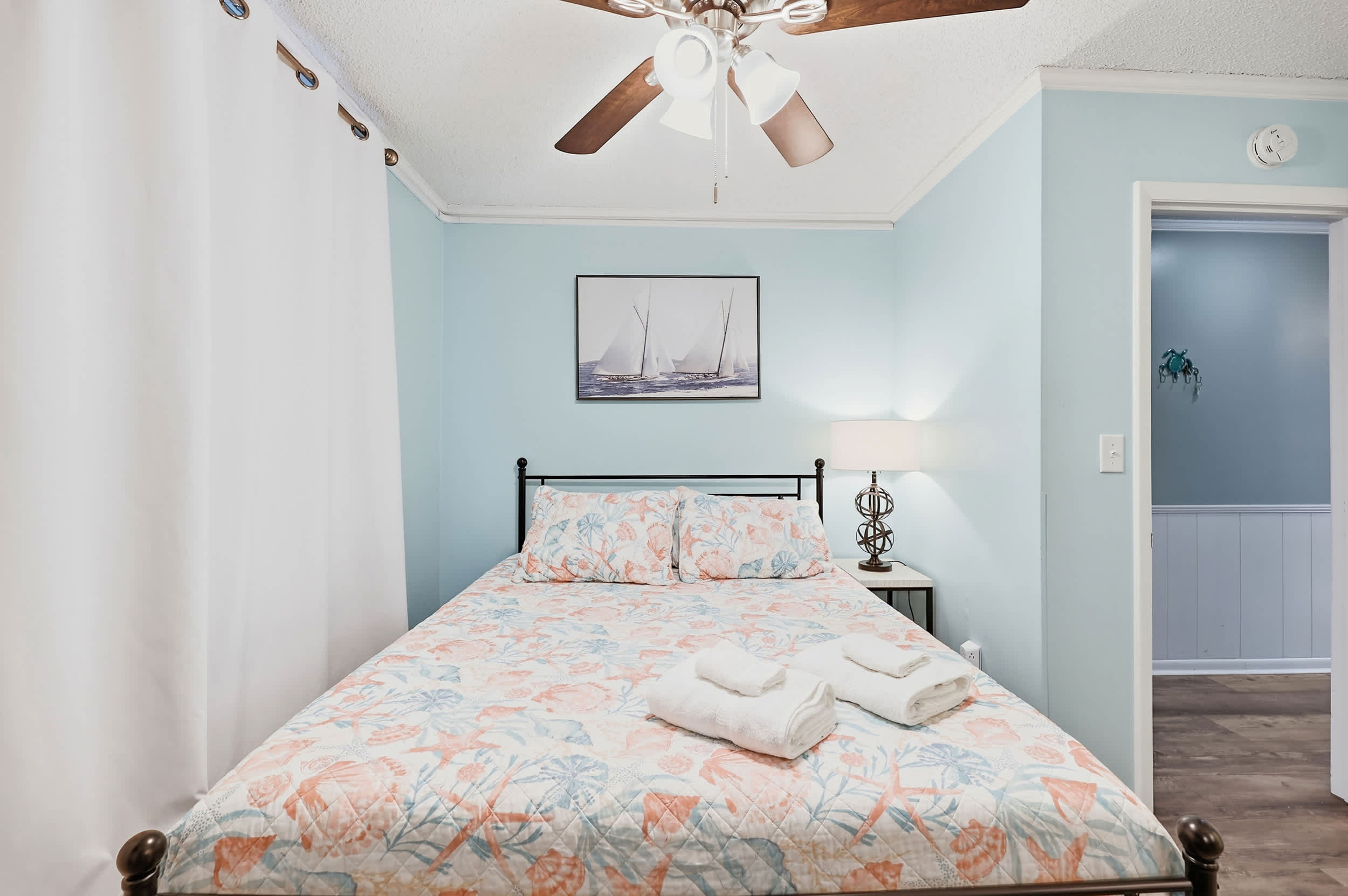 Sea Blue Suite at Tilghman w Pool and Pickleball