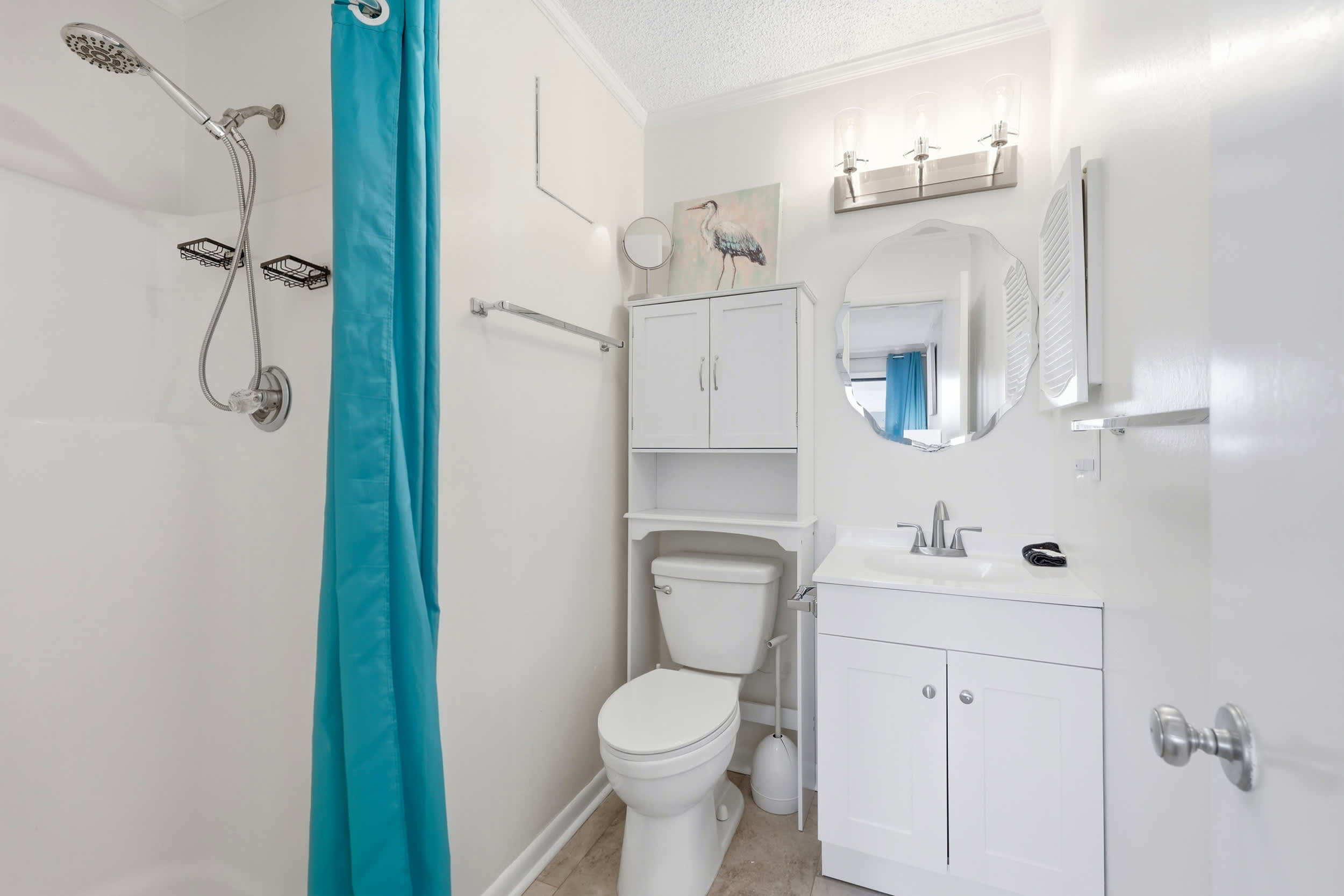 Sea Blue Suite at Tilghman w Pool and Pickleball