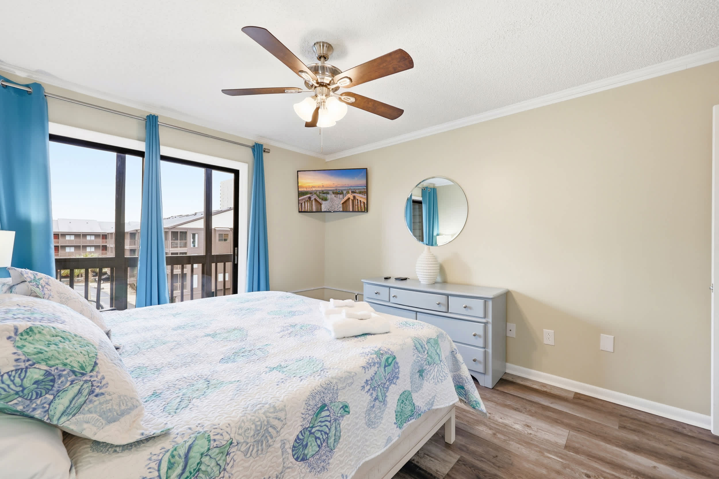 Sea Blue Suite at Tilghman w Pool and Pickleball