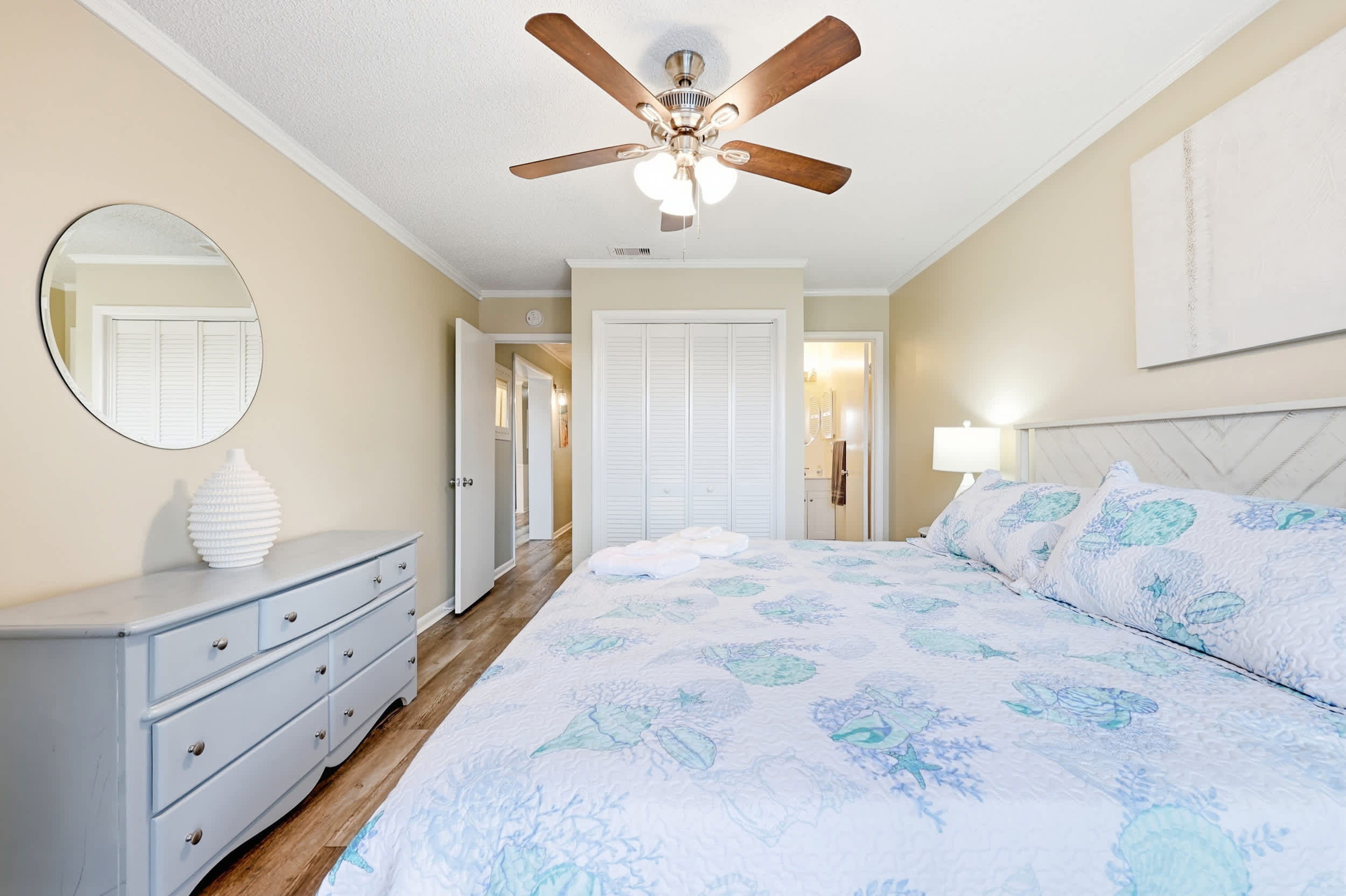 Sea Blue Suite at Tilghman w Pool and Pickleball