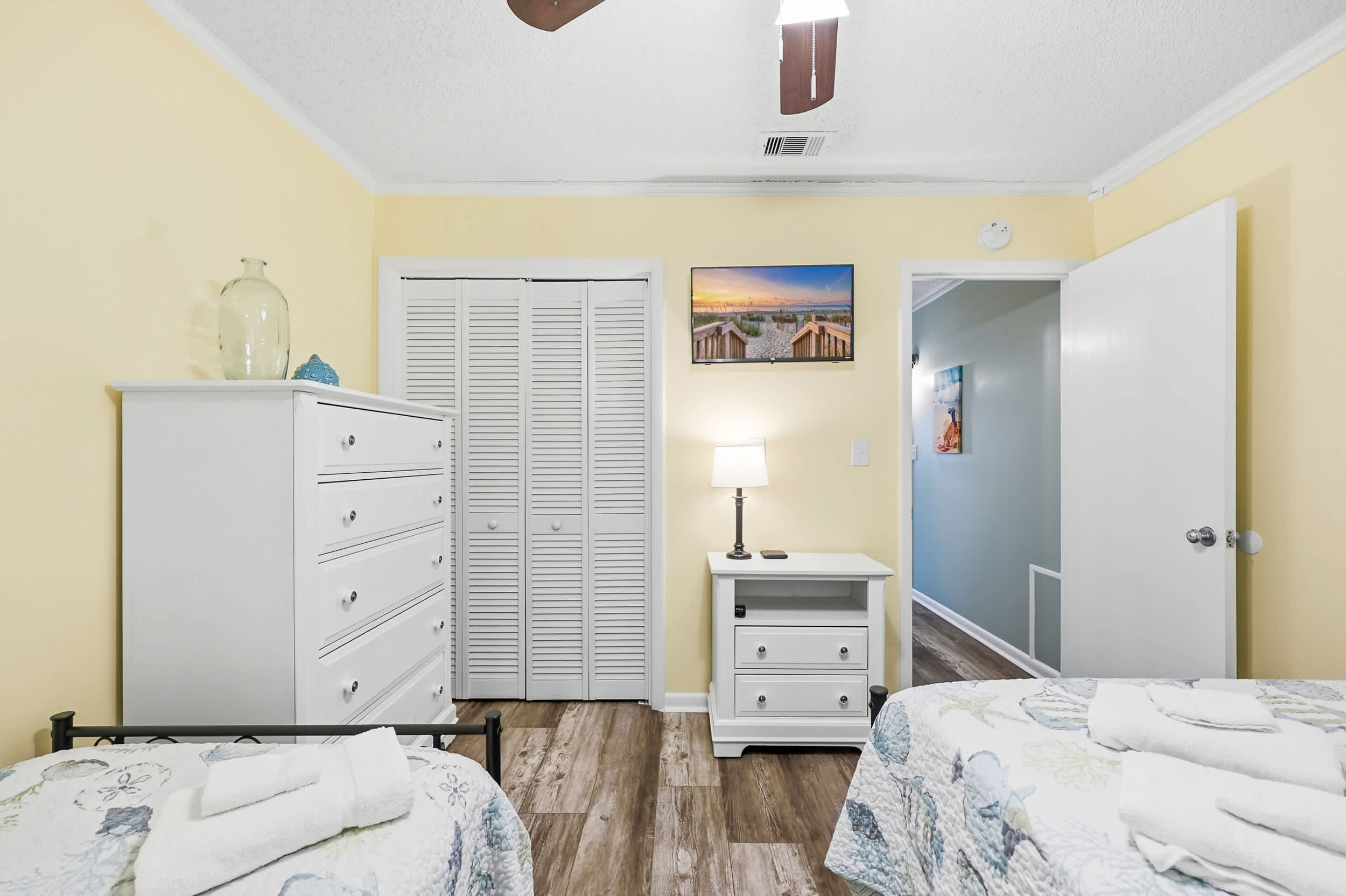 Sea Blue Suite at Tilghman w Pool and Pickleball