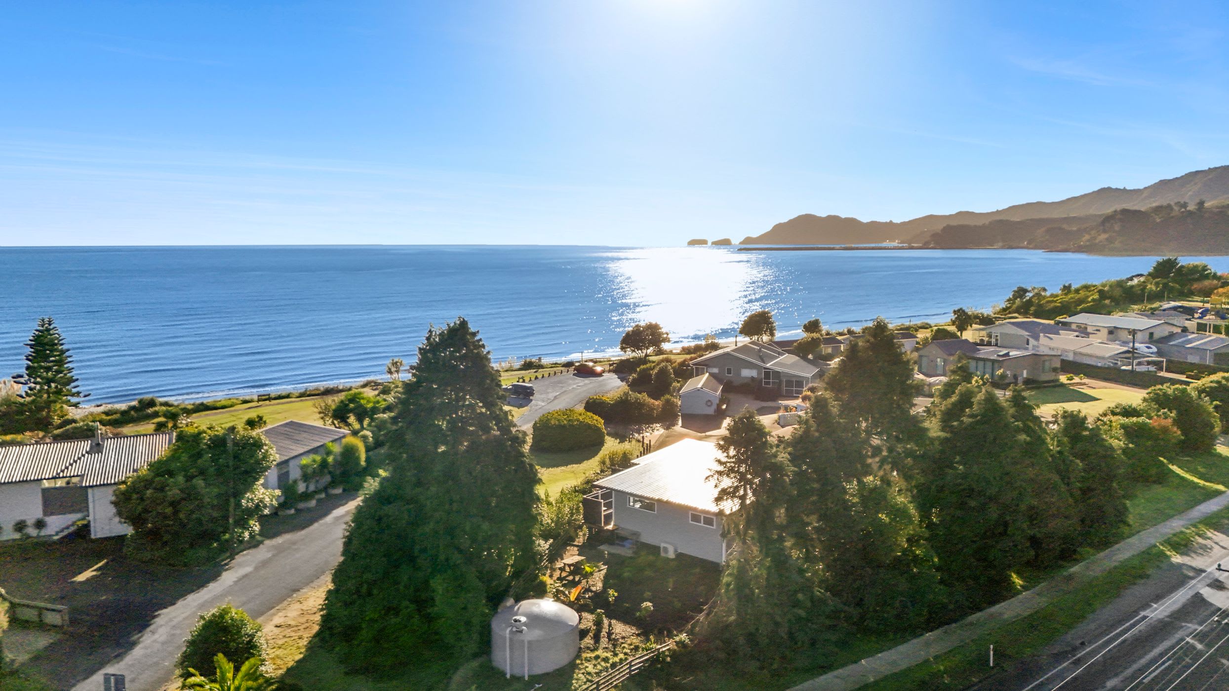 Beachfront Sea-Esta in Pōhara