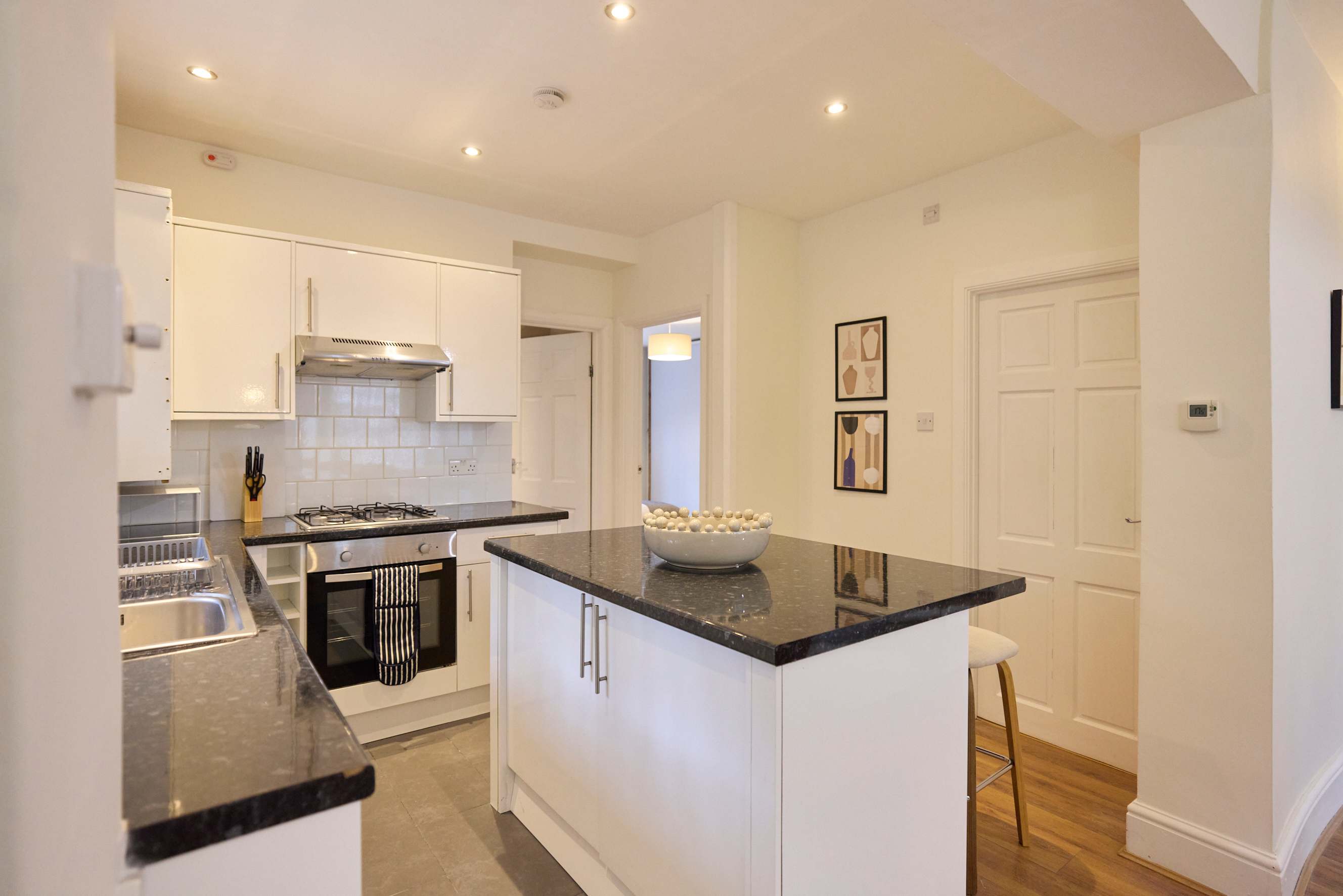 View The Tufnell Threshold in Tufnell Park Road 136 N7 0DU The Tufnell Threshold in Tufnell Park Road 136 N7 0DU - Property image 13 - VivreStays