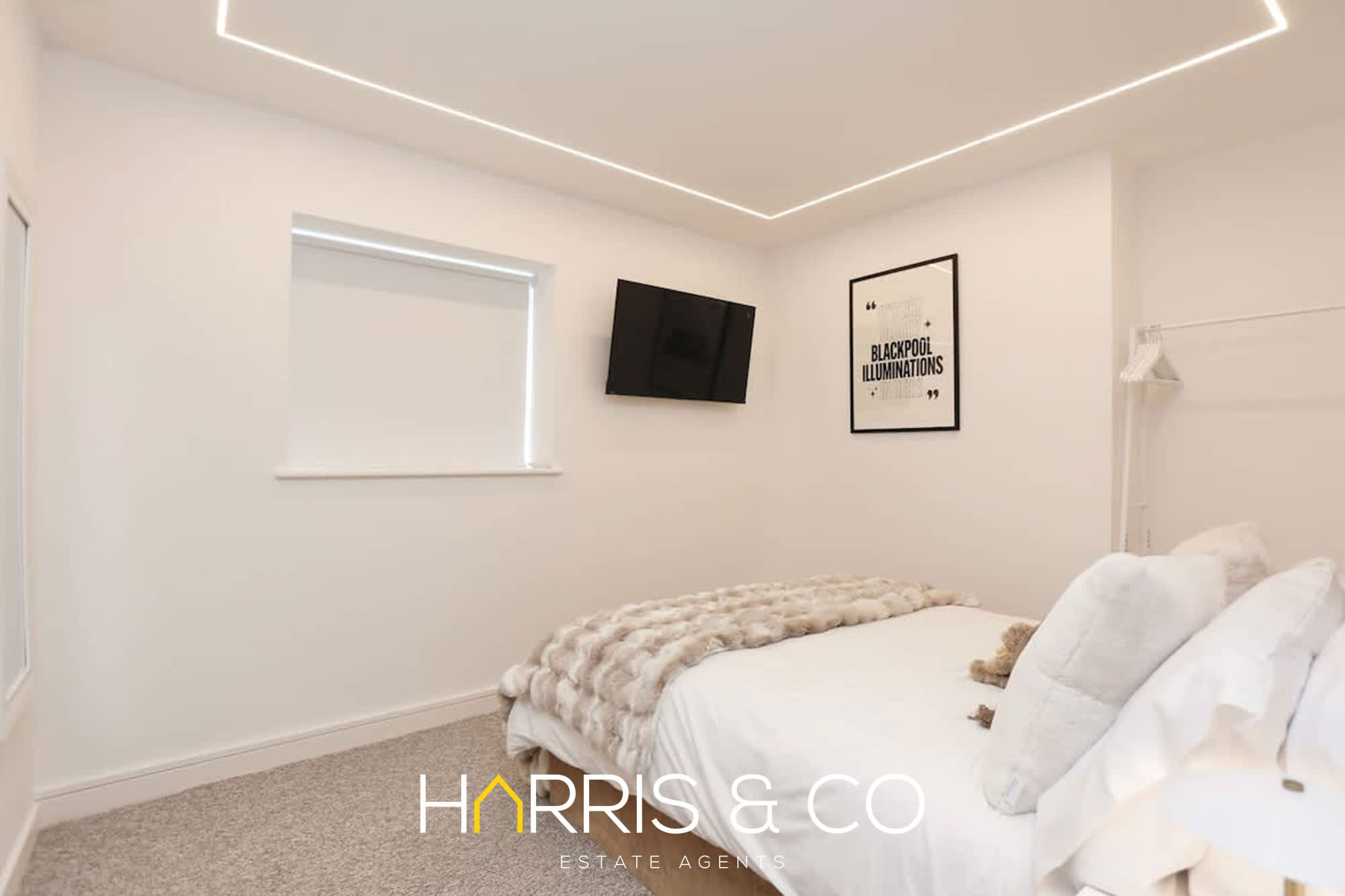 Stay by the Sea, Sleeps 14, Air Con & Parking in Alexandra Road FY1 6BU - Property image 9 - VivreStays