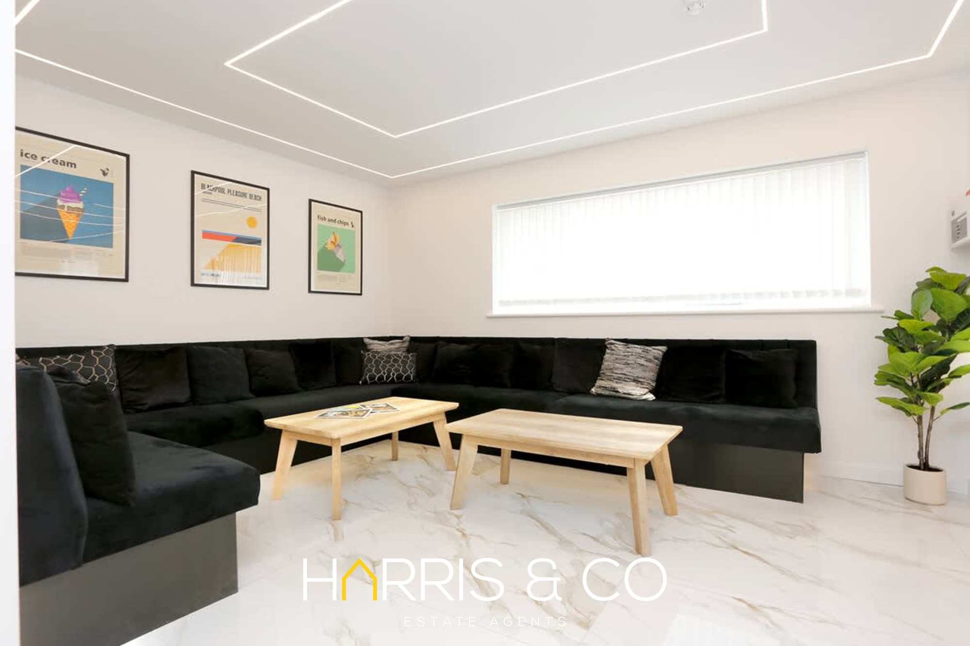 Stay by the Sea, Sleeps 14, Air Con & Parking in Alexandra Road FY1 6BU - Property image 11 - VivreStays