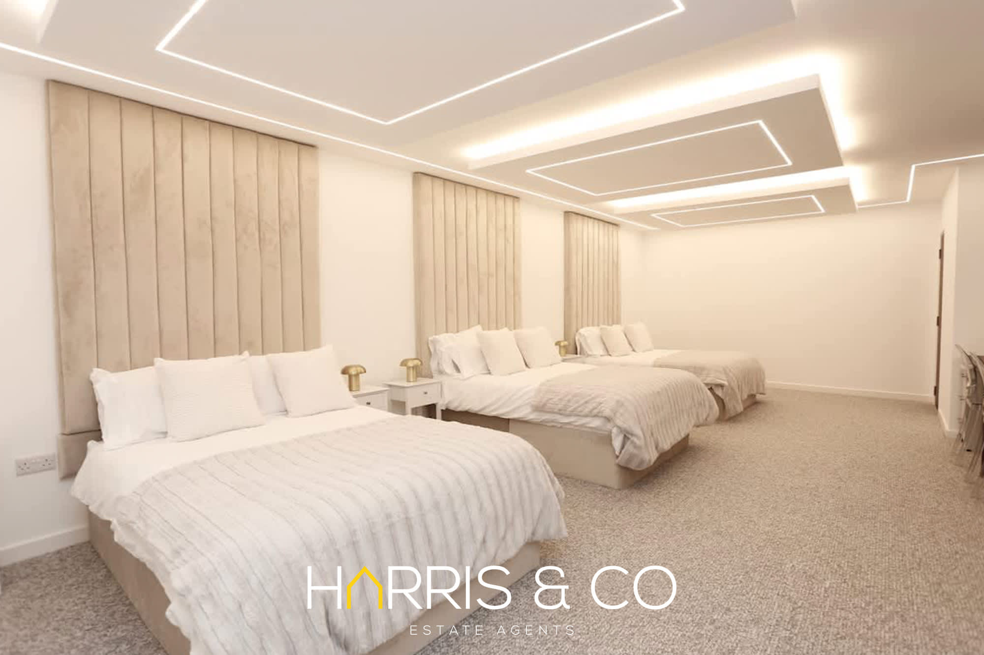 Stay by the Sea, Sleeps 14, Air Con & Parking in Alexandra Road FY1 6BU - Property image 2 - VivreStays
