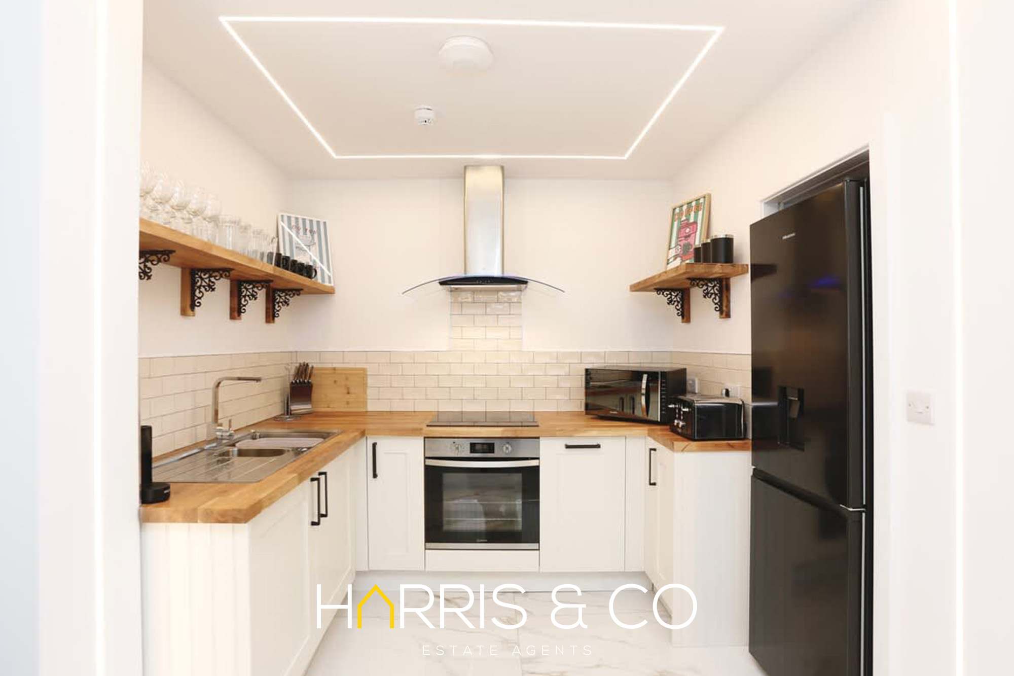 Stay by the Sea, Sleeps 14, Air Con & Parking in Alexandra Road FY1 6BU - Property image 19 - VivreStays