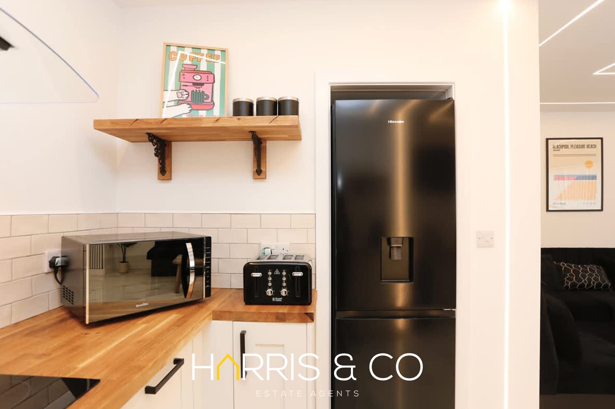 Stay by the Sea, Sleeps 14, Air Con & Parking in Alexandra Road FY1 6BU - Property image 25 - VivreStays