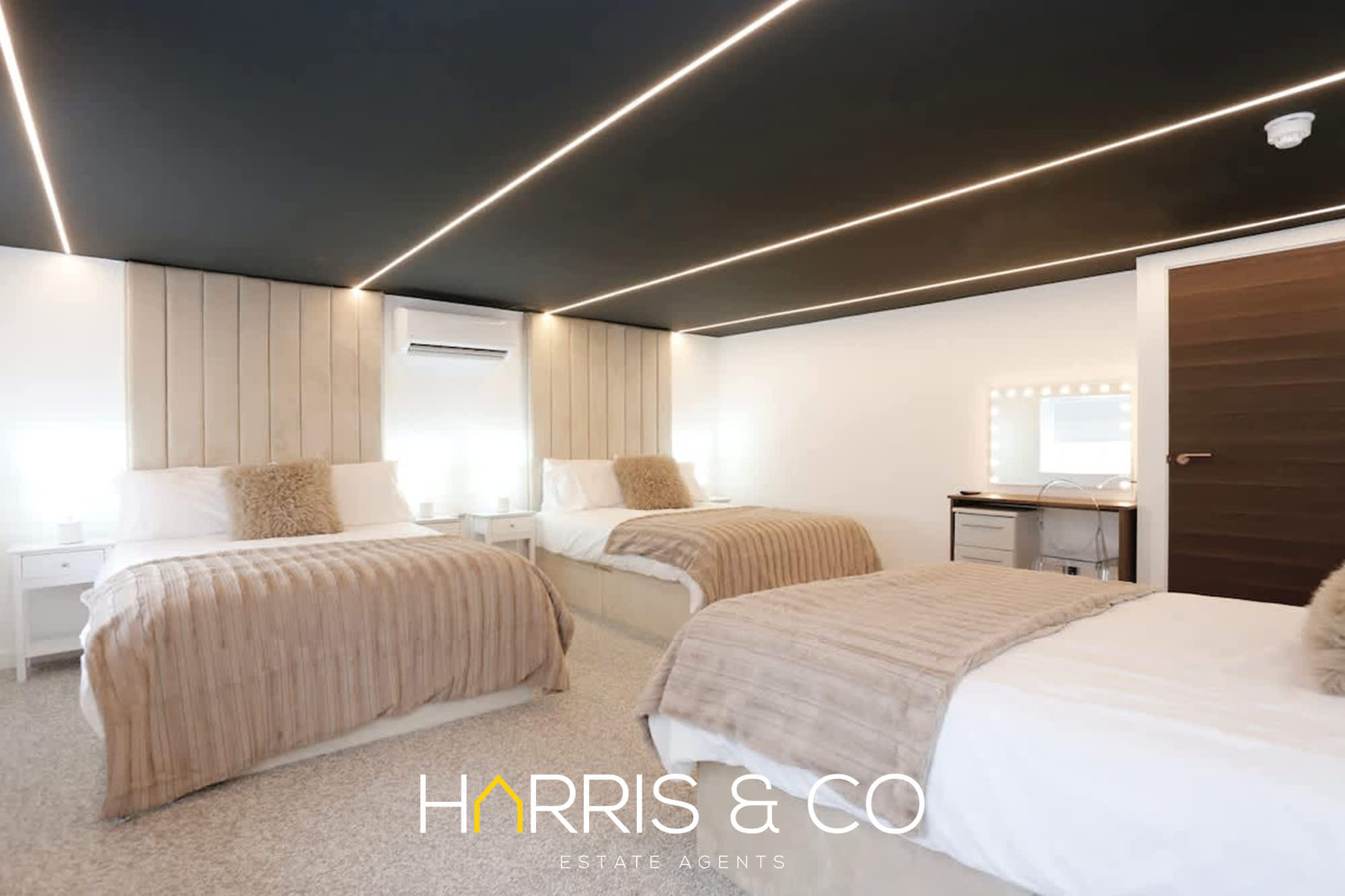 Stay by the Sea, Sleeps 14, Air Con & Parking in Alexandra Road FY1 6BU - Property image 33 - VivreStays