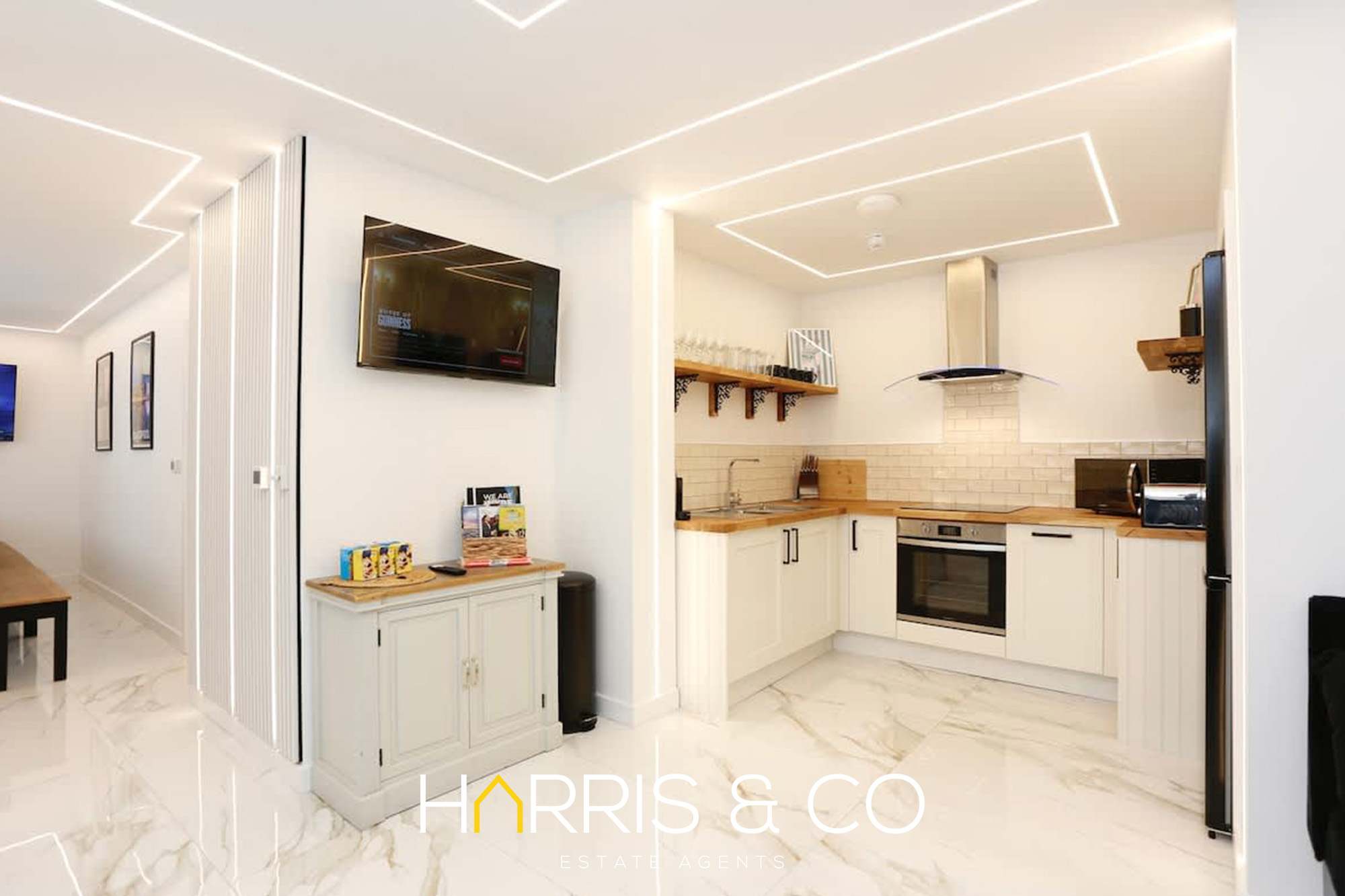 Stay by the Sea, Sleeps 14, Air Con & Parking in Alexandra Road FY1 6BU - Property image 34 - VivreStays