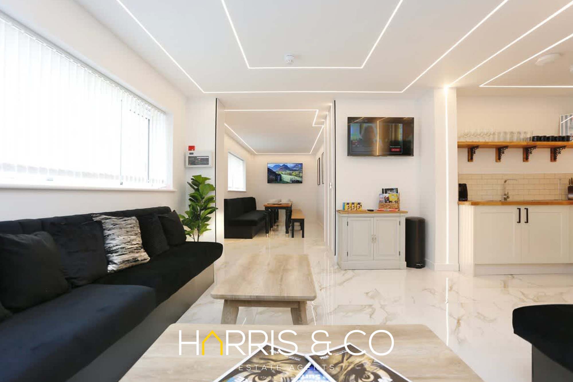 Stay by the Sea, Sleeps 14, Air Con & Parking in Alexandra Road FY1 6BU - Property image 36 - VivreStays