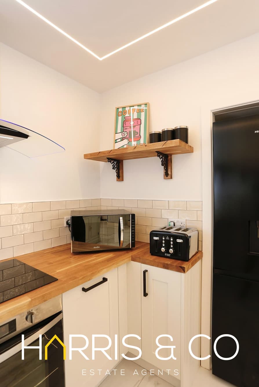 Stay by the Sea, Sleeps 14, Air Con & Parking in Alexandra Road FY1 6BU - Property image 43 - VivreStays