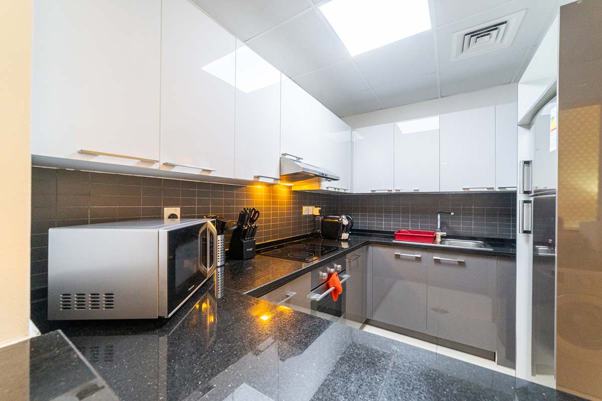 Luxury 2BR Apartment in Dubai with Views - Image 7