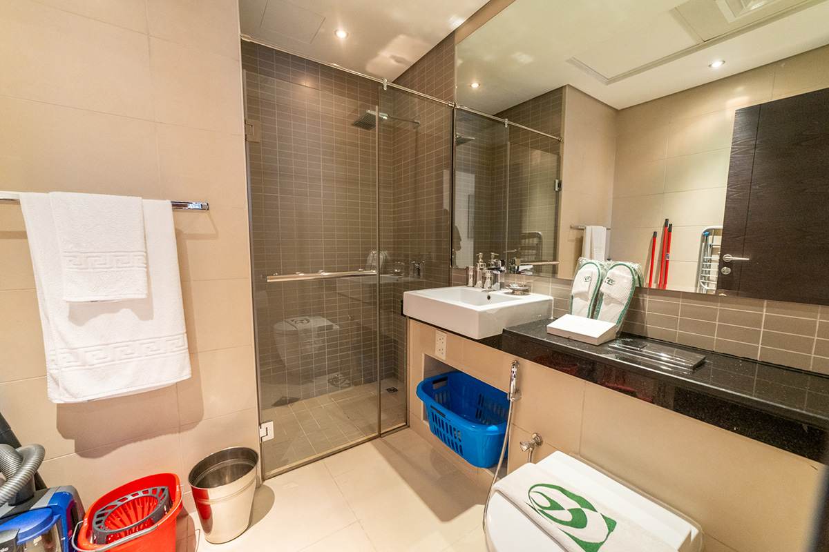 Luxury 2BR Apartment in Dubai with Views - Image 10