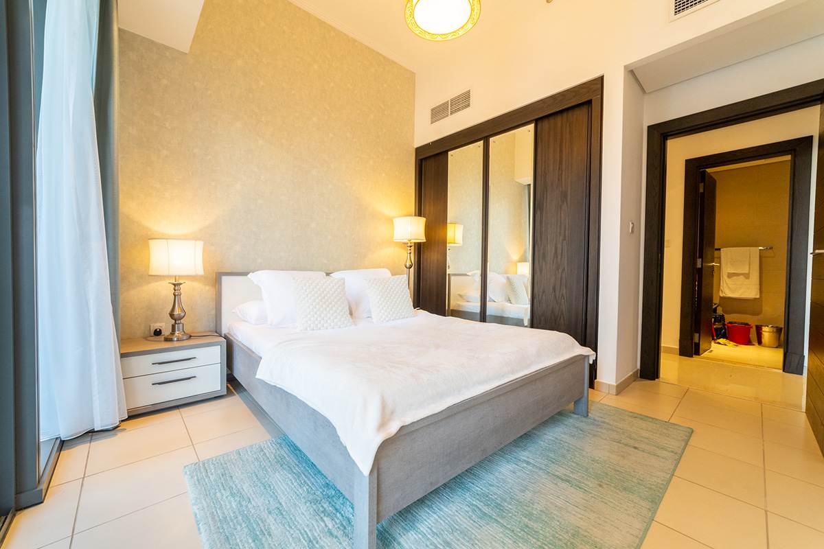 Luxury 2BR Apartment in Dubai with Views - Image 12