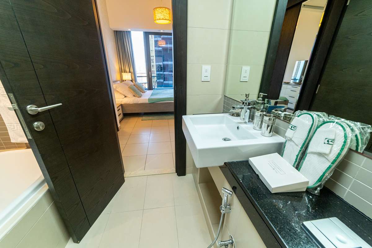 Luxury 2BR Apartment in Dubai with Views - Image 19