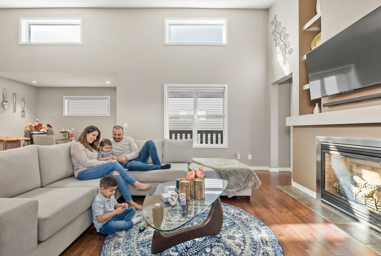 Family Home w Kid's Play Tent!• By Airport• FREE Banff Pass• Netflix! — Calgary, Alberta — vacation rental