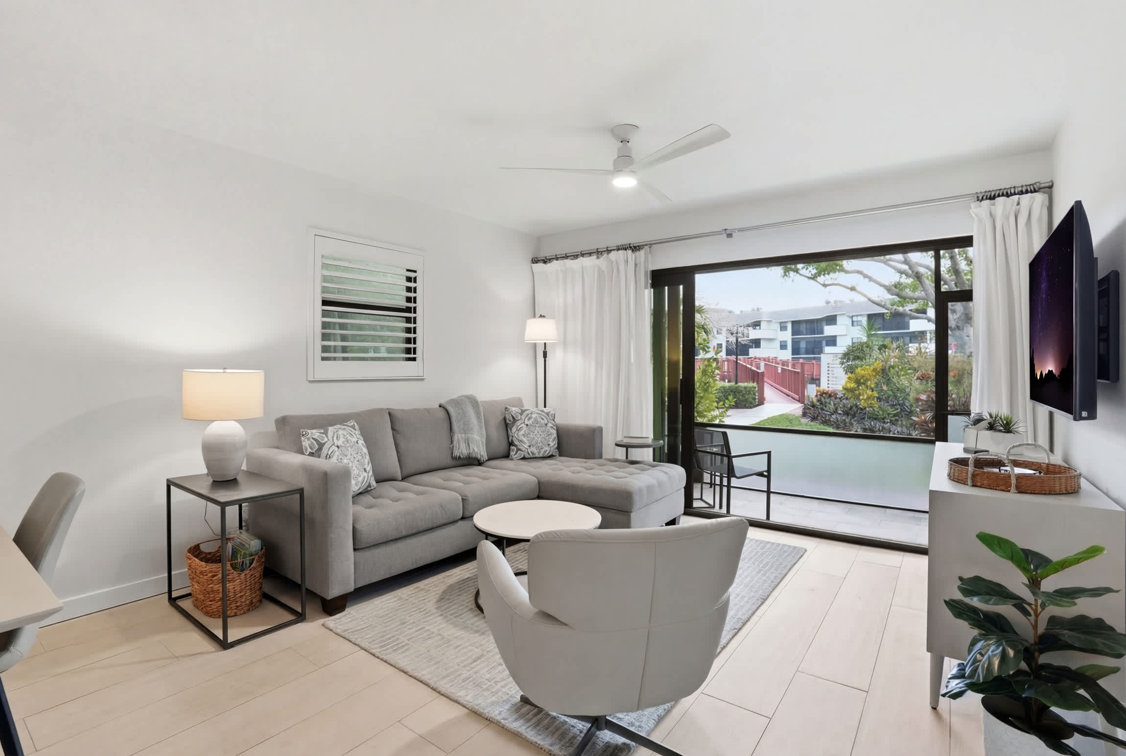 C 117 Luxury Park Shore Resort Condo with Pool | Photo 15