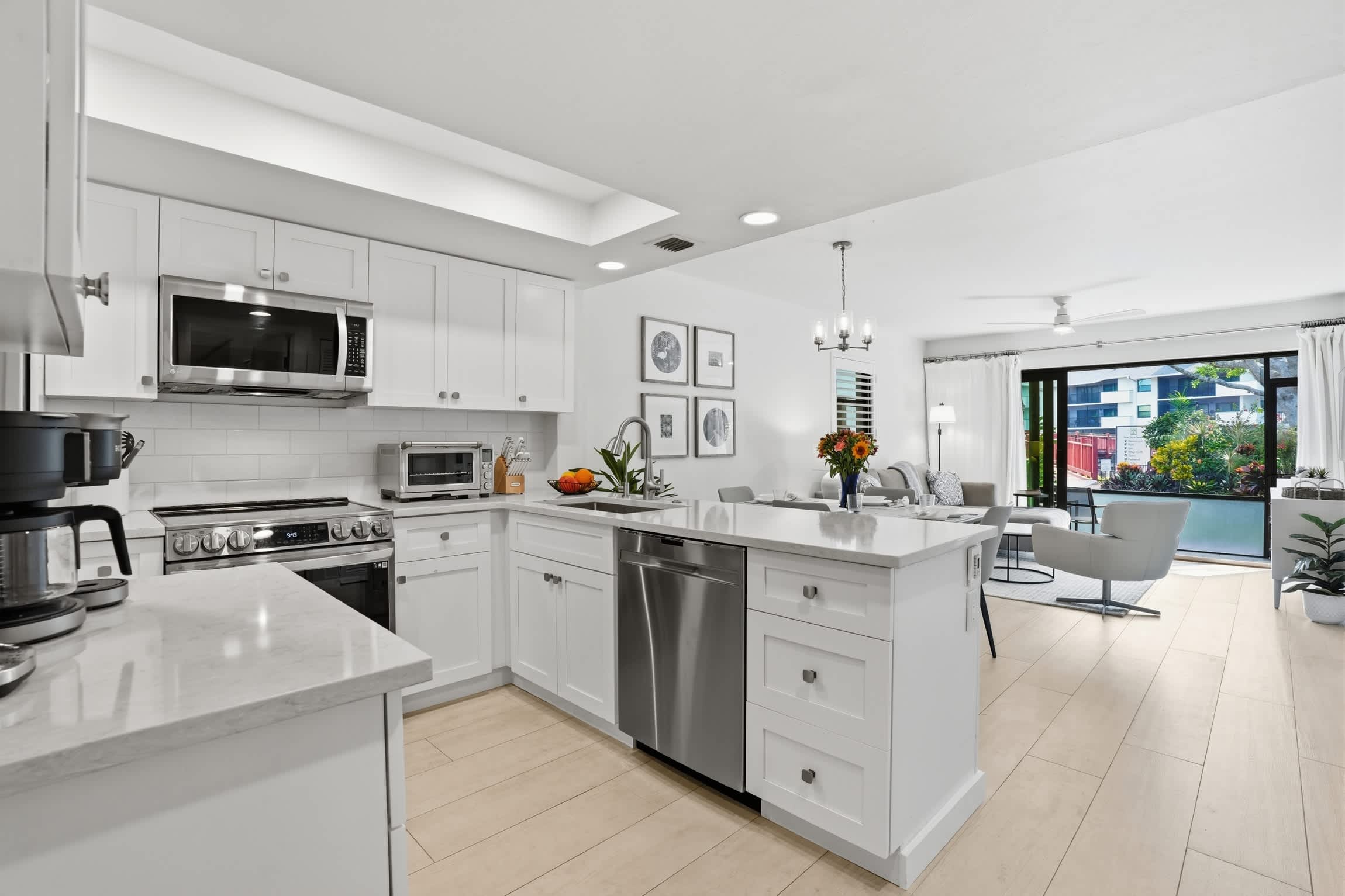 C 117 Luxury Park Shore Resort Condo with Pool | Photo 8