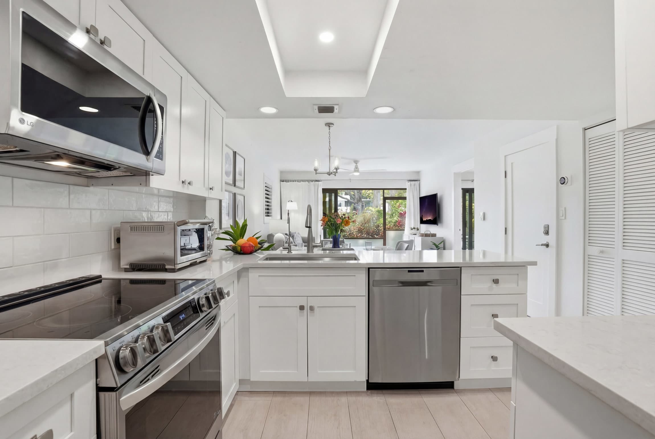 C 117 Luxury Park Shore Resort Condo with Pool | Photo 2