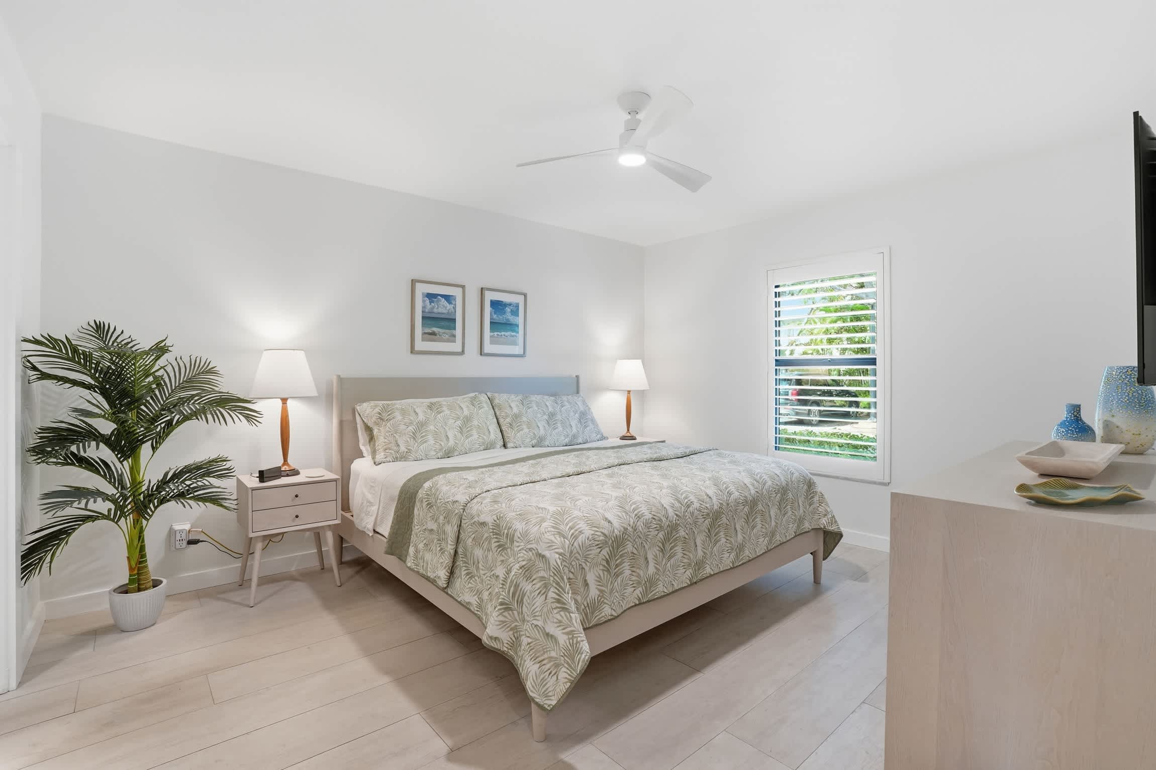 C 117 Luxury Park Shore Resort Condo with Pool | Photo 3